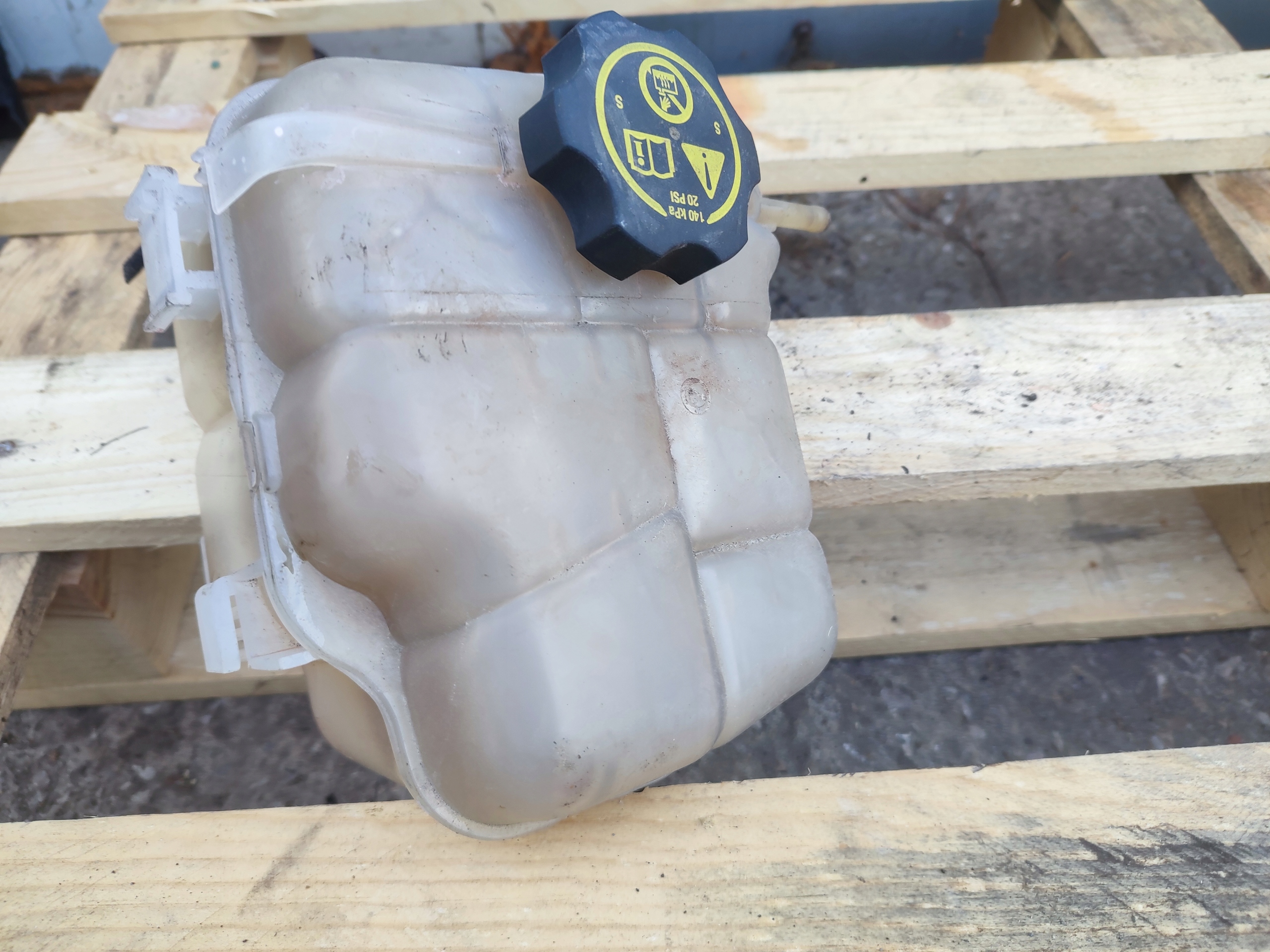 Ausdehnungsbehälter Opel Astra J z Sensor