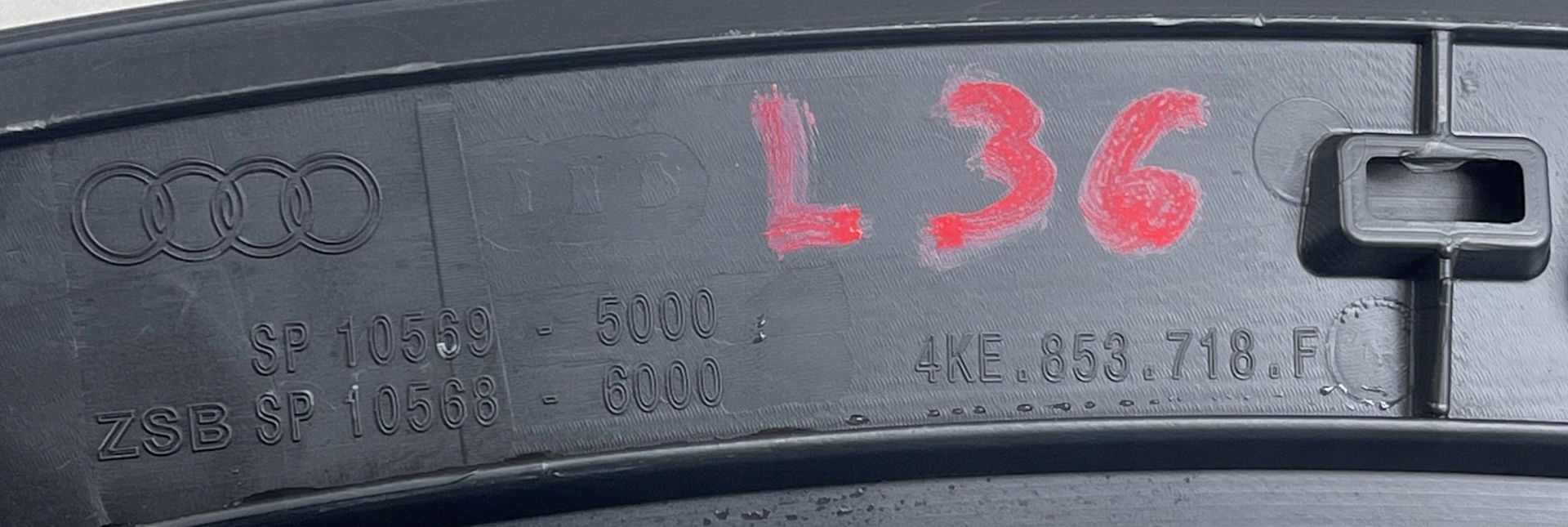 L36 AUDI E-TRON 4KE lišta blatníku pravý předek 4KE853718F