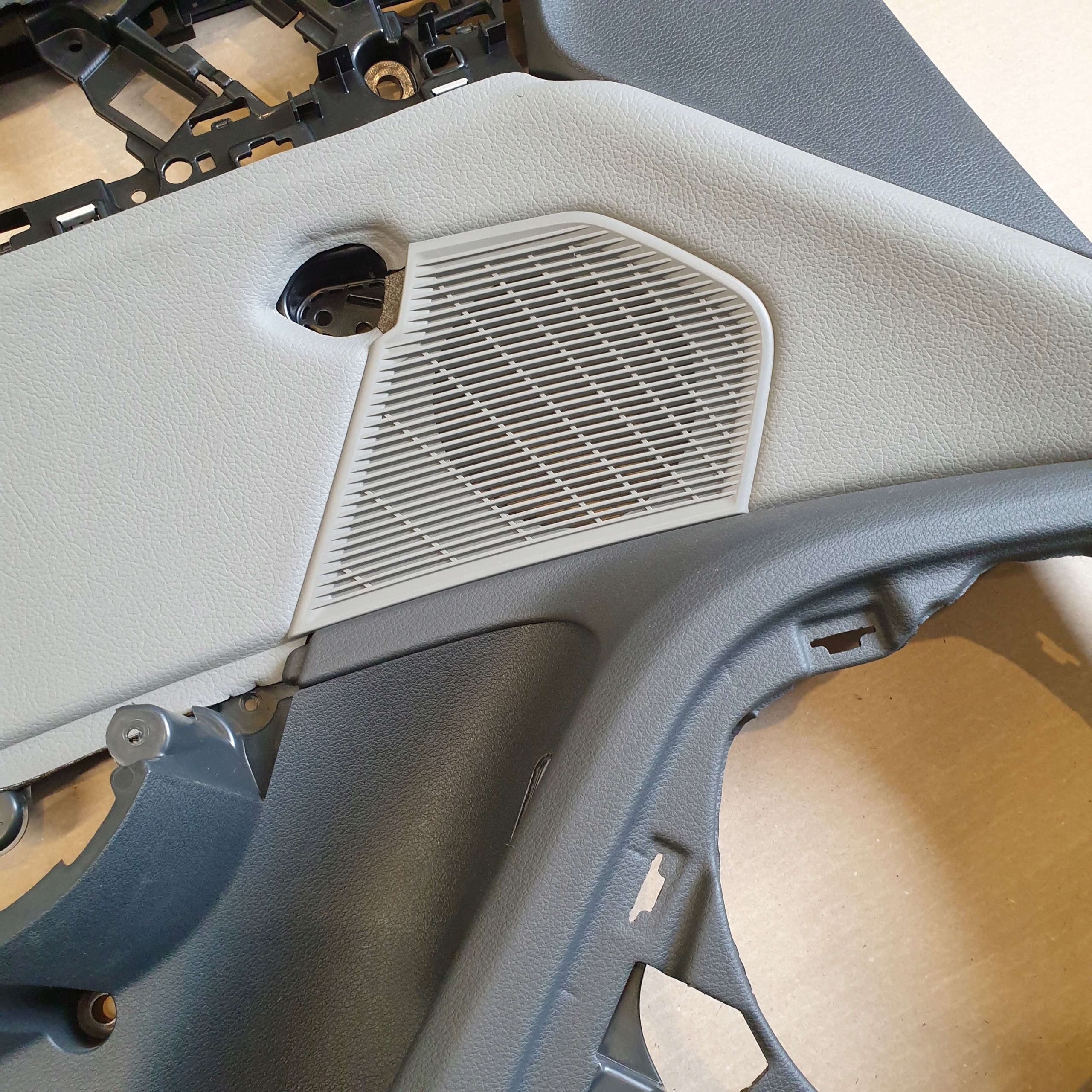side upholstery door left front driver´s AUDI A5 F5A SPORTBACK 8W8 OE EU