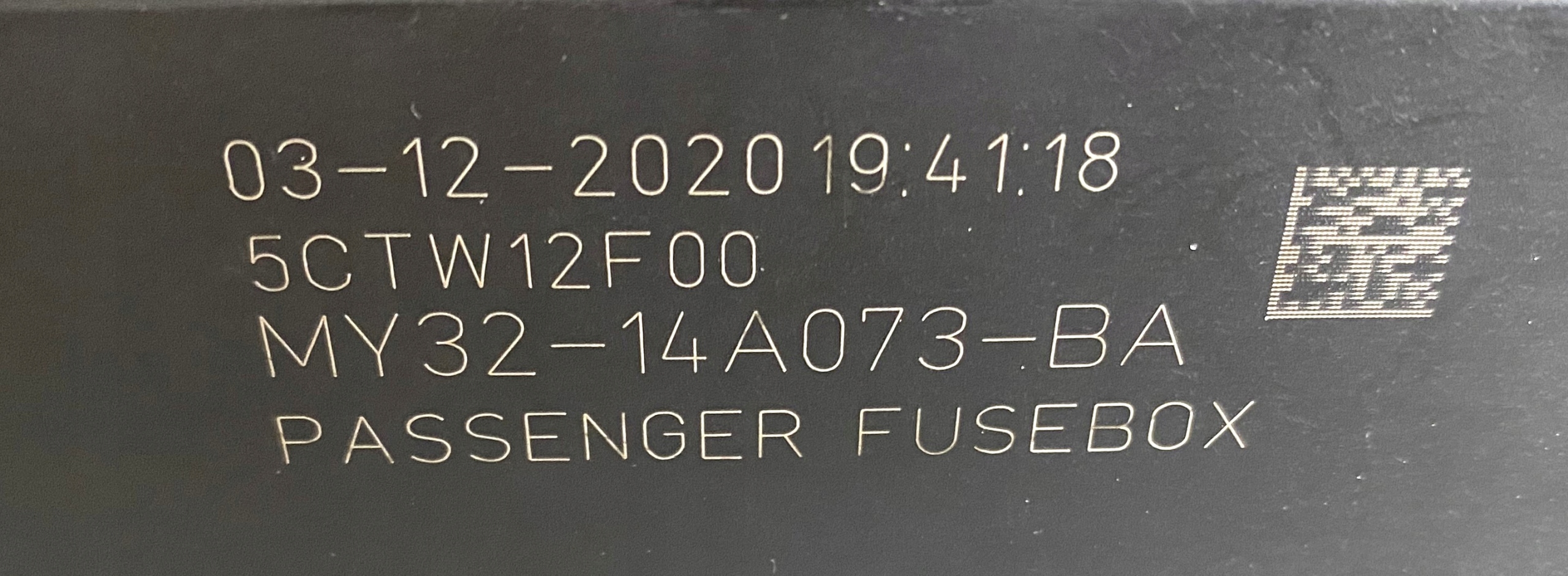 PUSZKA Module fusibles LAND ROVER DEFENDER 2020+ OE
