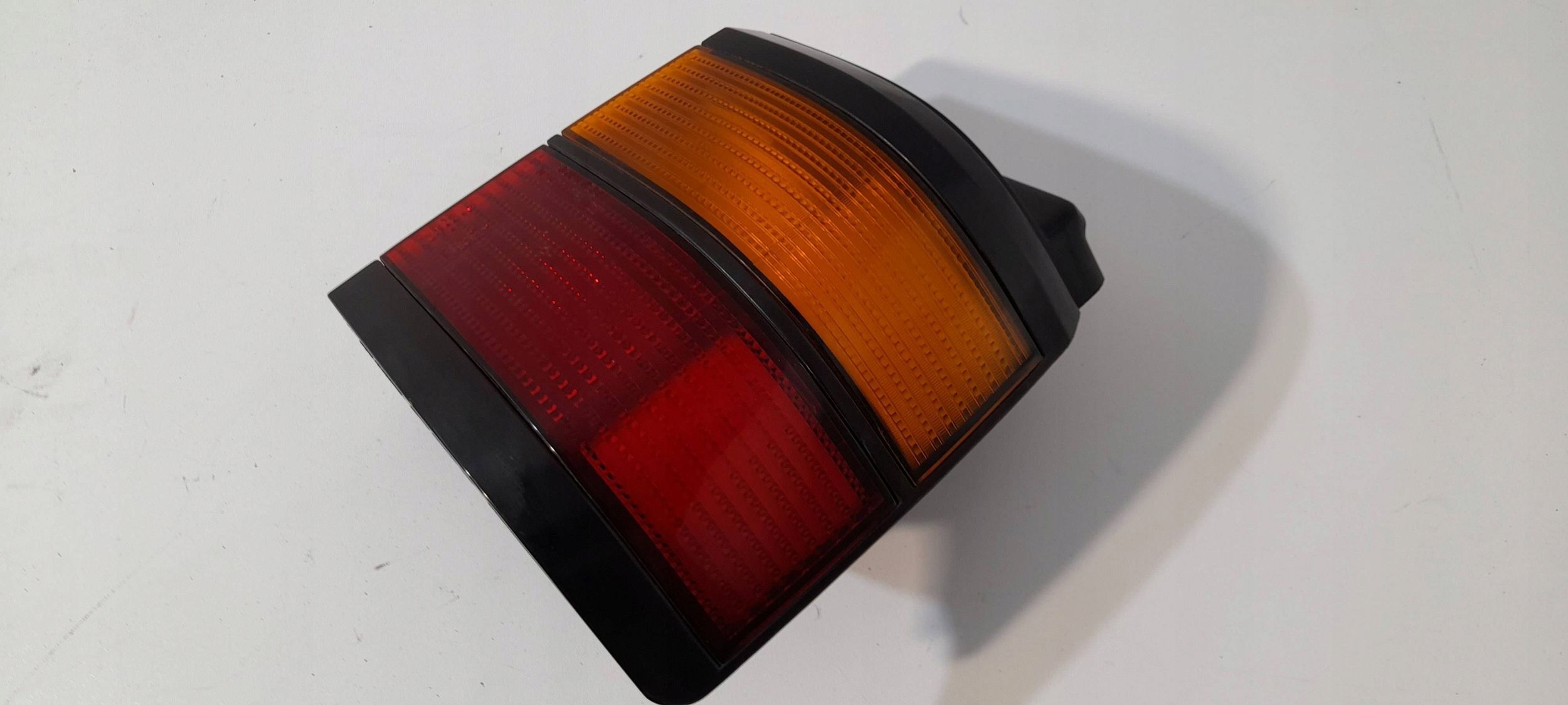 Volkswagen Passat B3 Kombi light rear right 333945112 (R437)