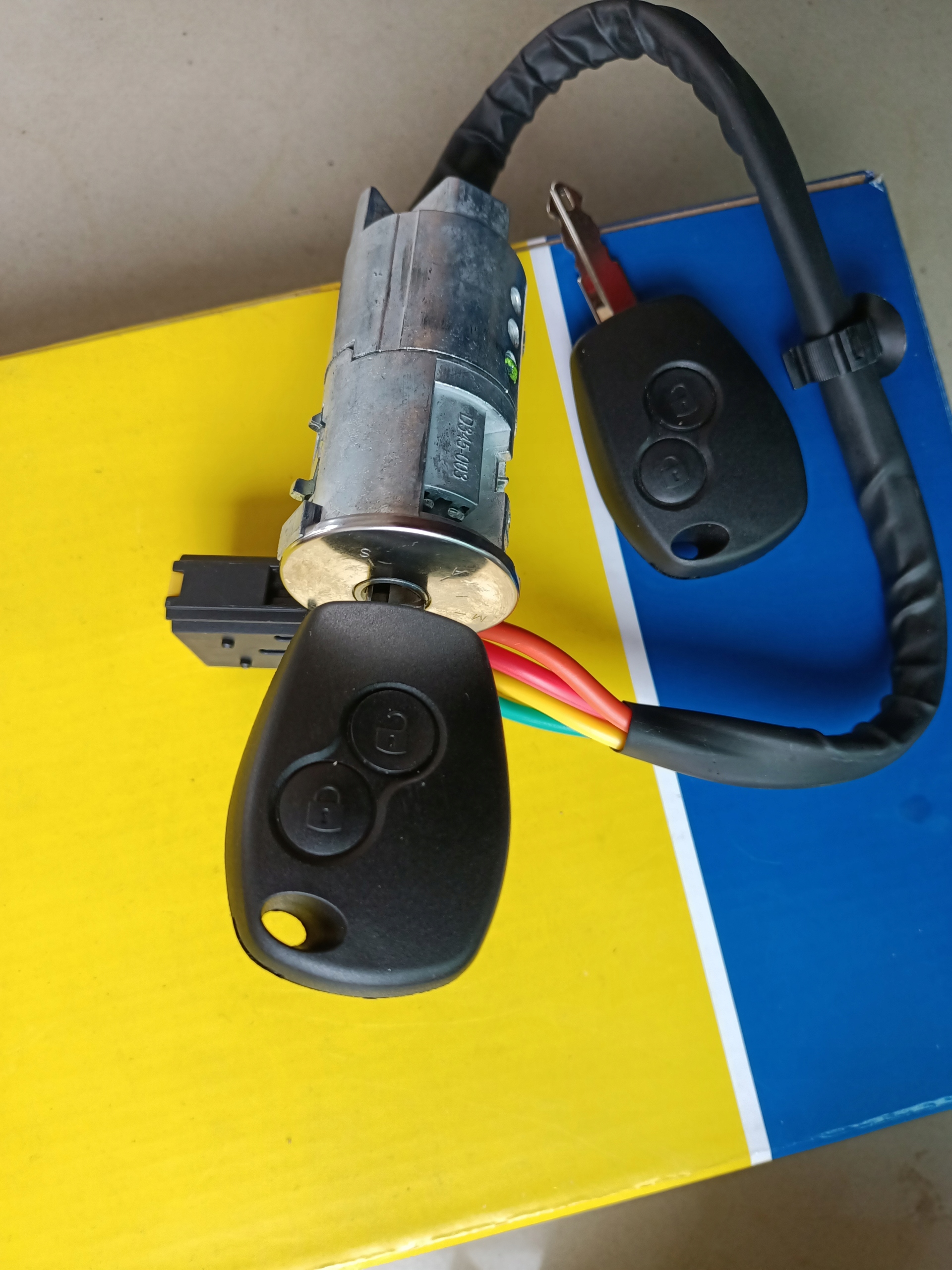 NOWA STACYJKA KOSTKA + PILOT DACIA SANDERO LOGAN I Wersja Europejska