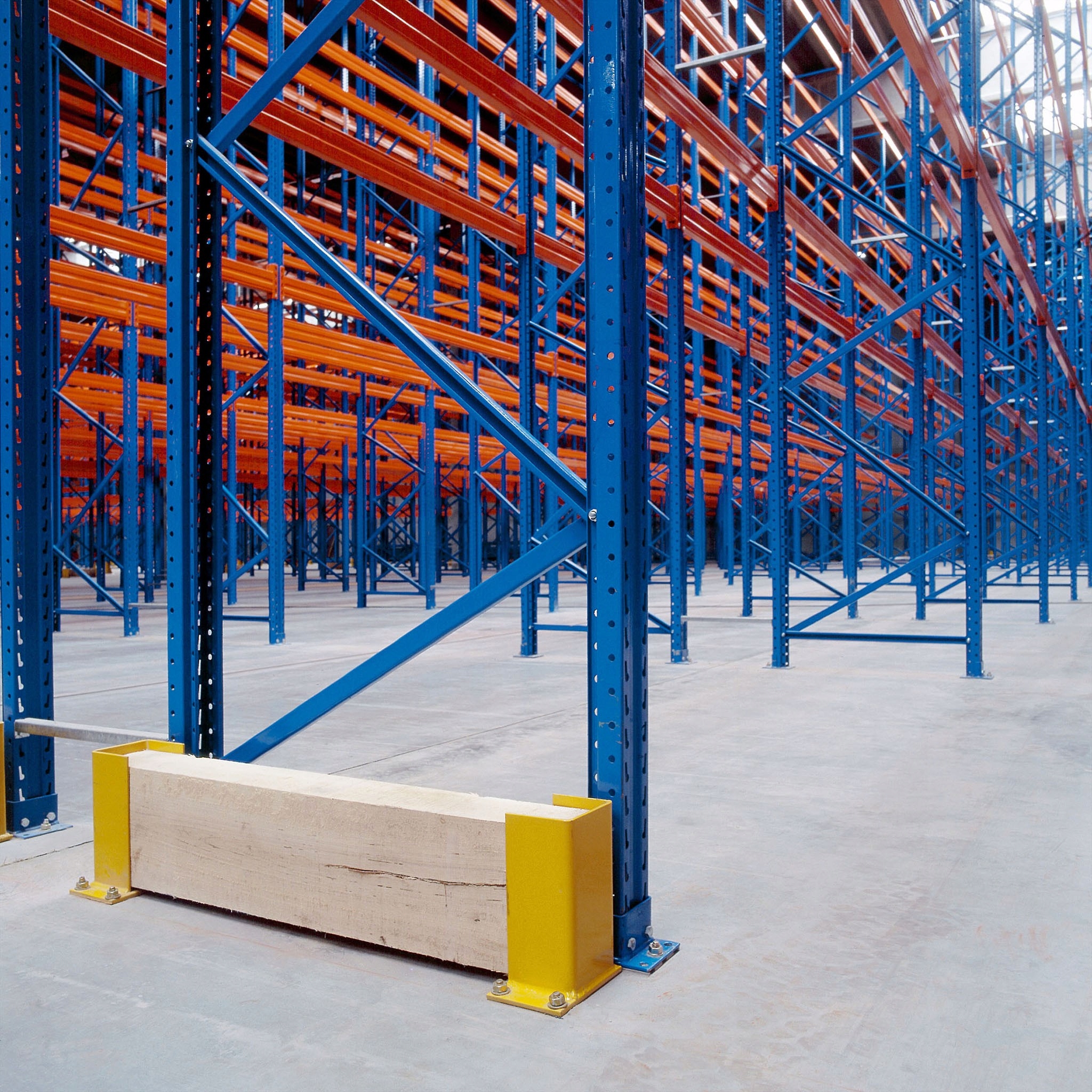 REGAL PALETOWY B37 L 5655MM 18 PALET 700KG 0 2 Material metal