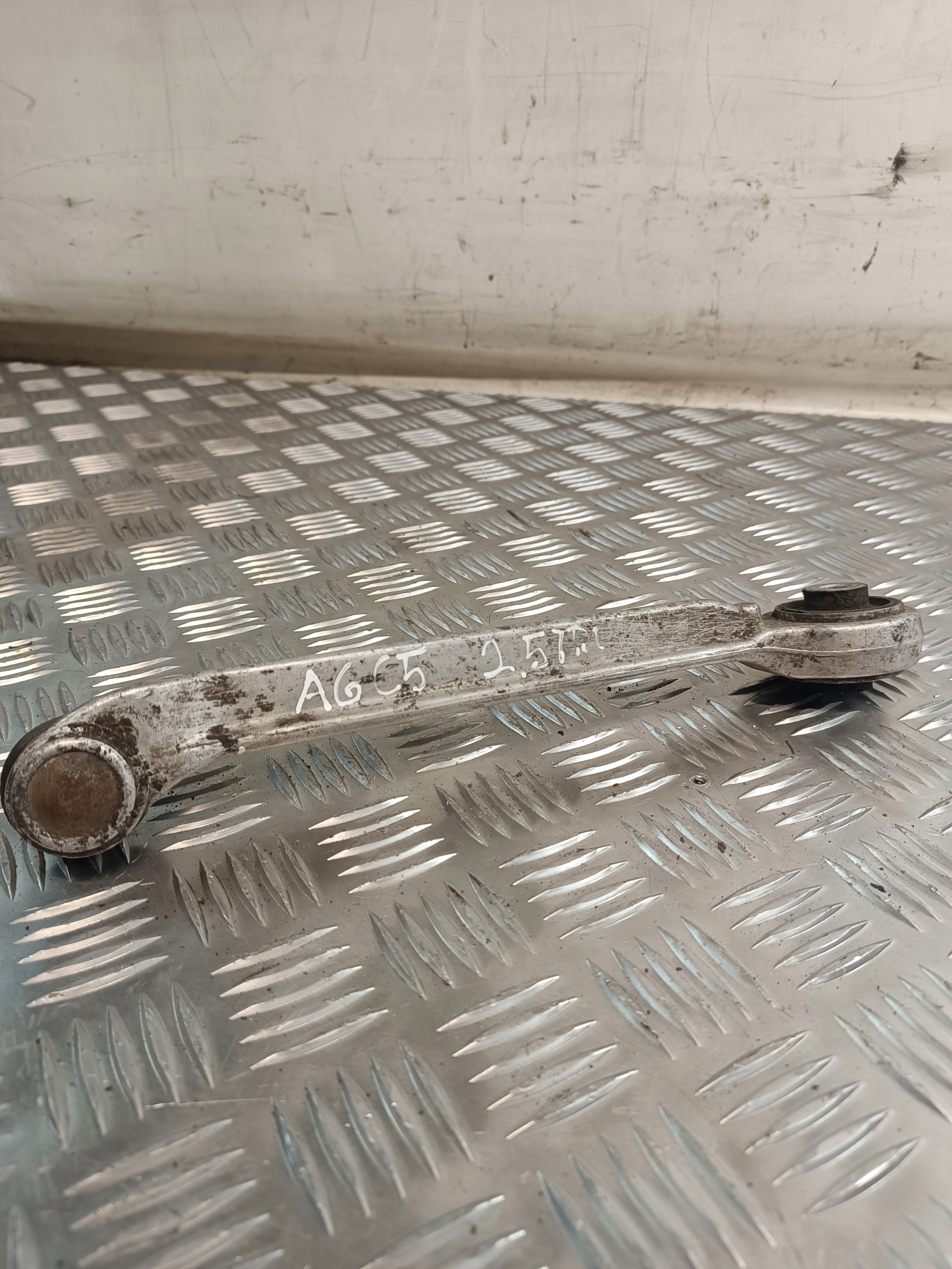 Querlenker vorne links AUDI A6C5 2.5TDI 2004r