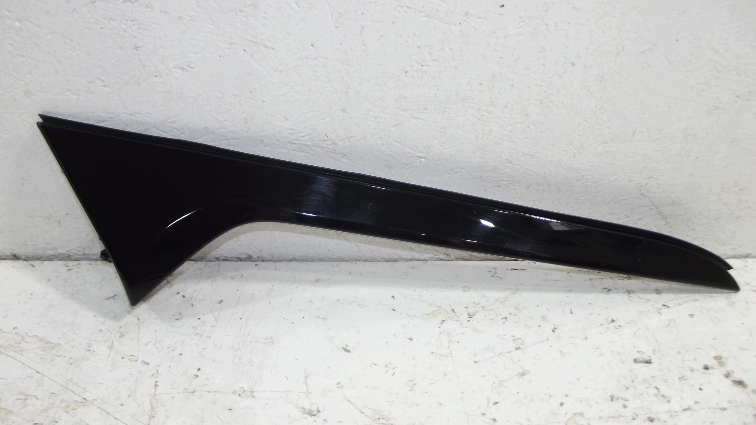 Audi A6 C8 moulding bonnet right rear part 4K9854872
