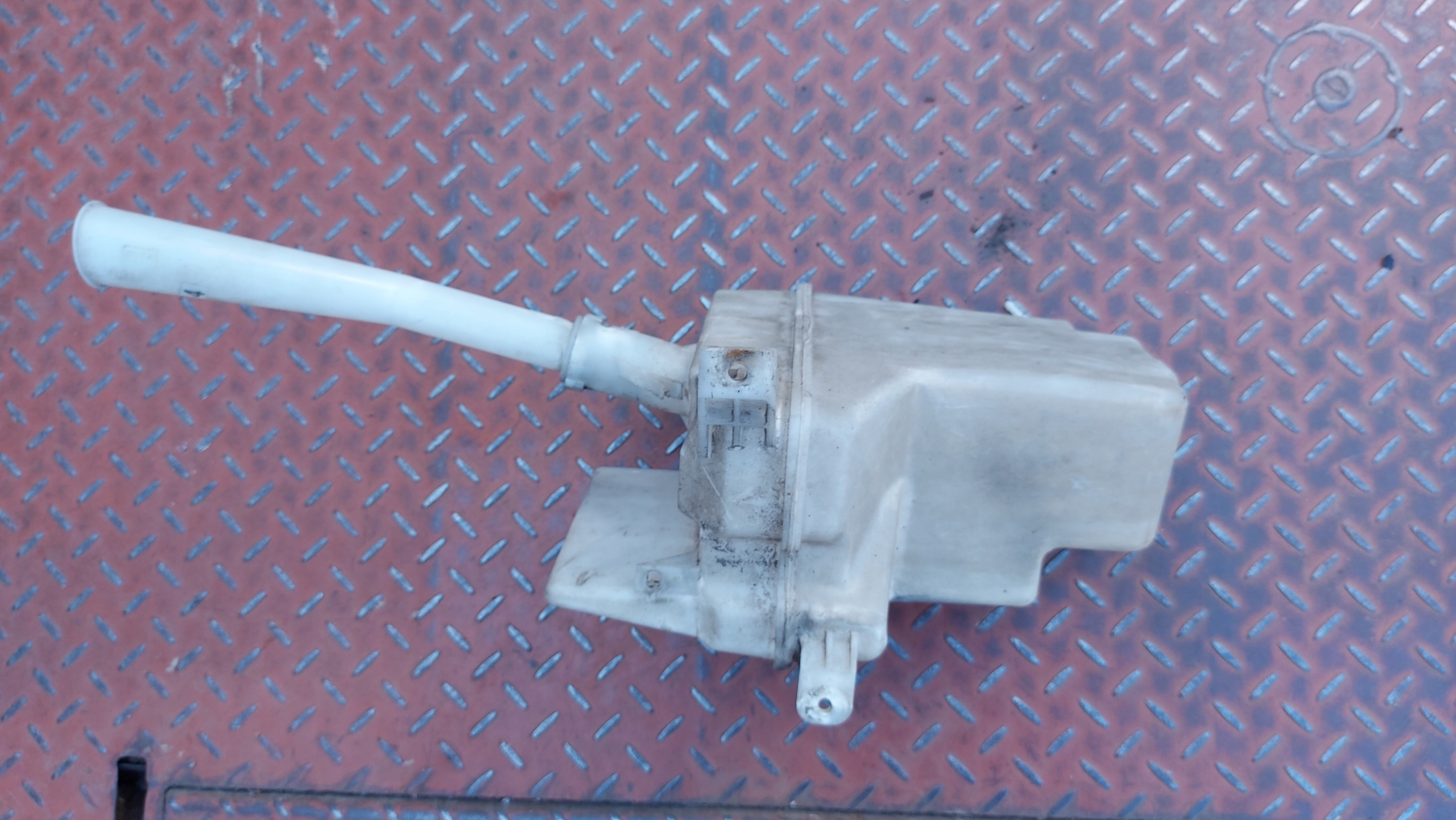 washer fluid tank TOYOTA COROLLA VERSO II 05