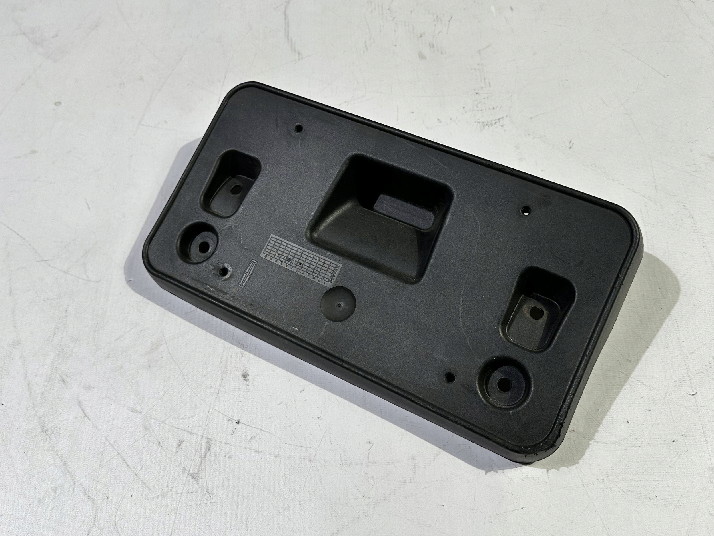 frame pad holder signs rejestracji Lincoln Continental 2017+