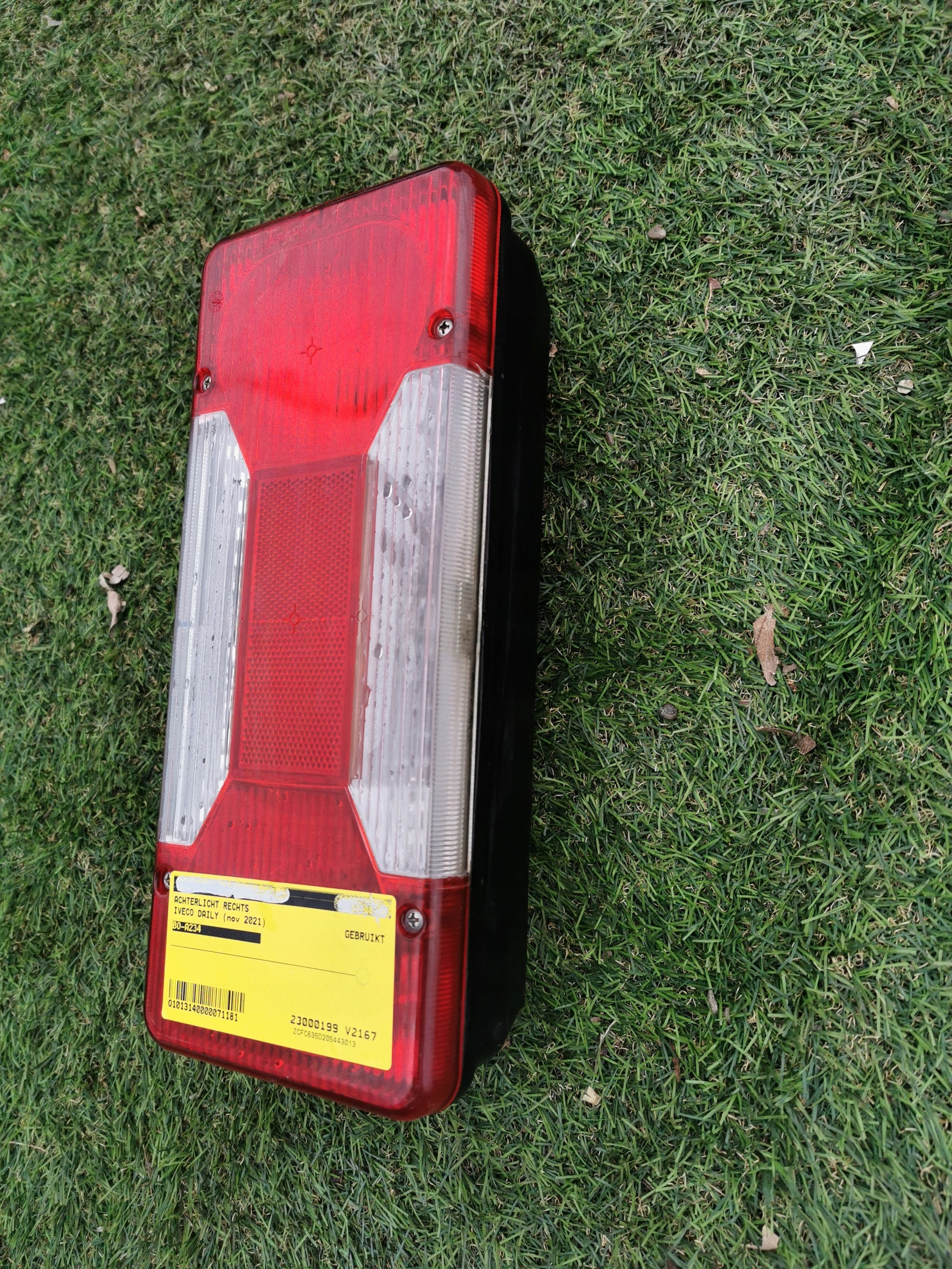 IVECO DAILY 14-26 light rear right original does not have NUMEROW!