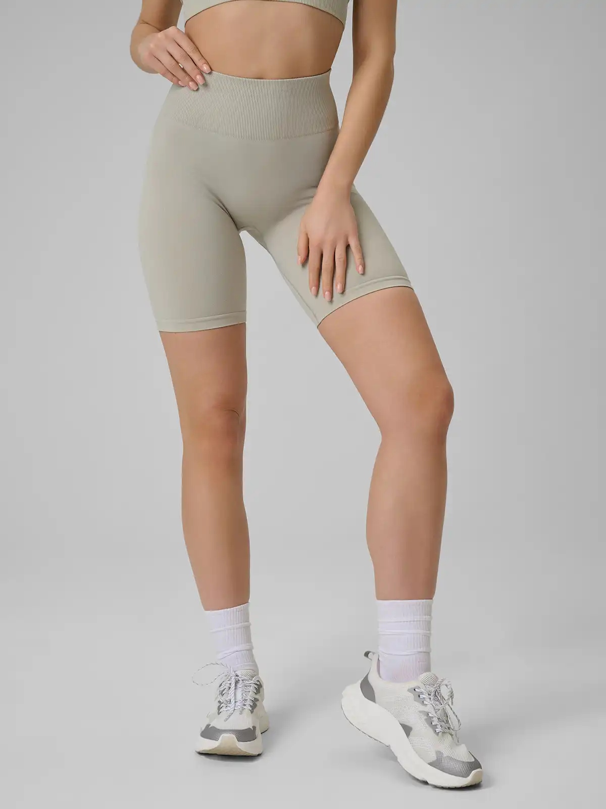 Spodenki Damskie 4F Legginsy Krótkie Kolarki Bezszwowe M/L F109 SS26