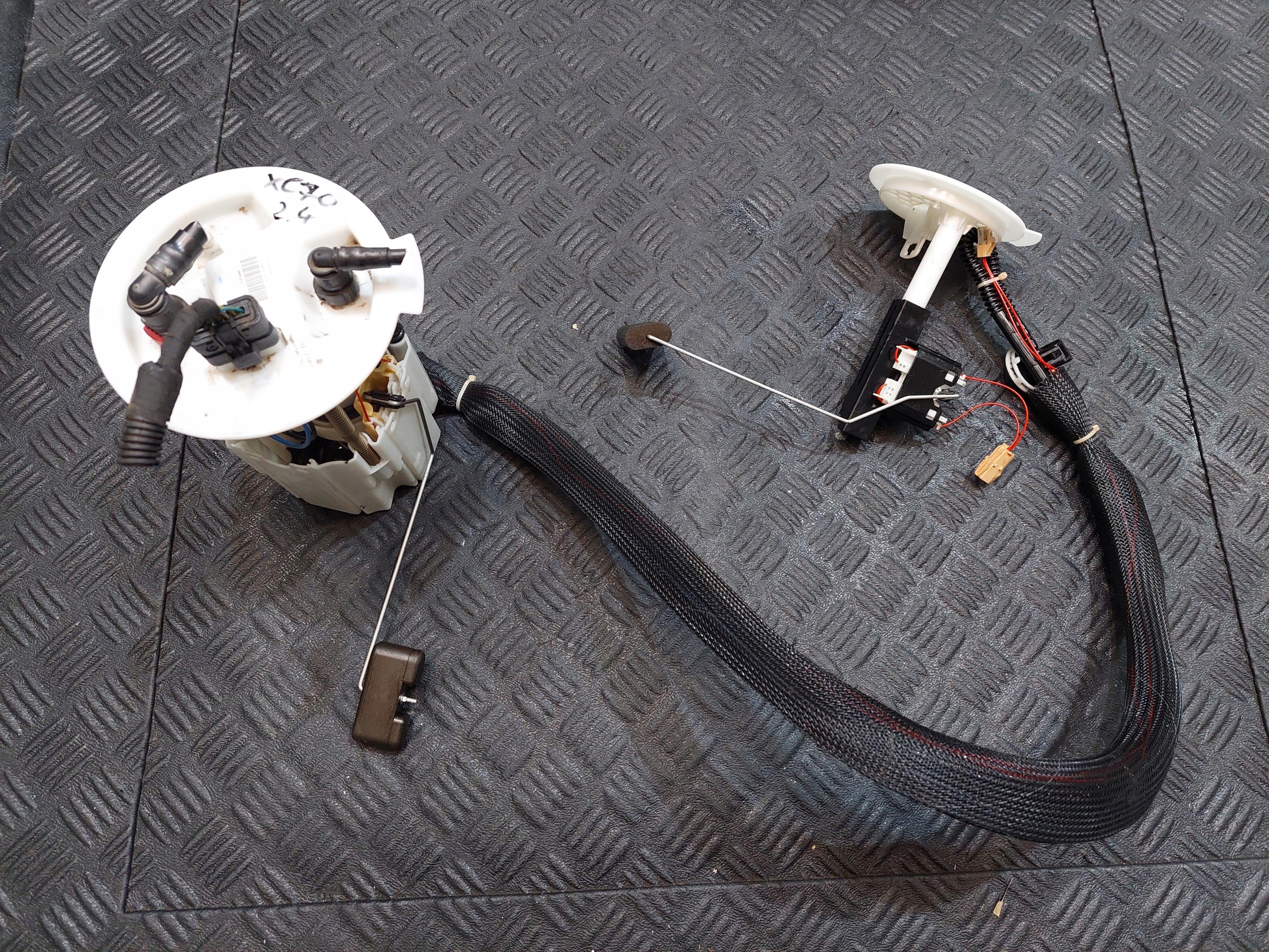 feed pump PLYWAK VOLVO XC70 II 2.4 D