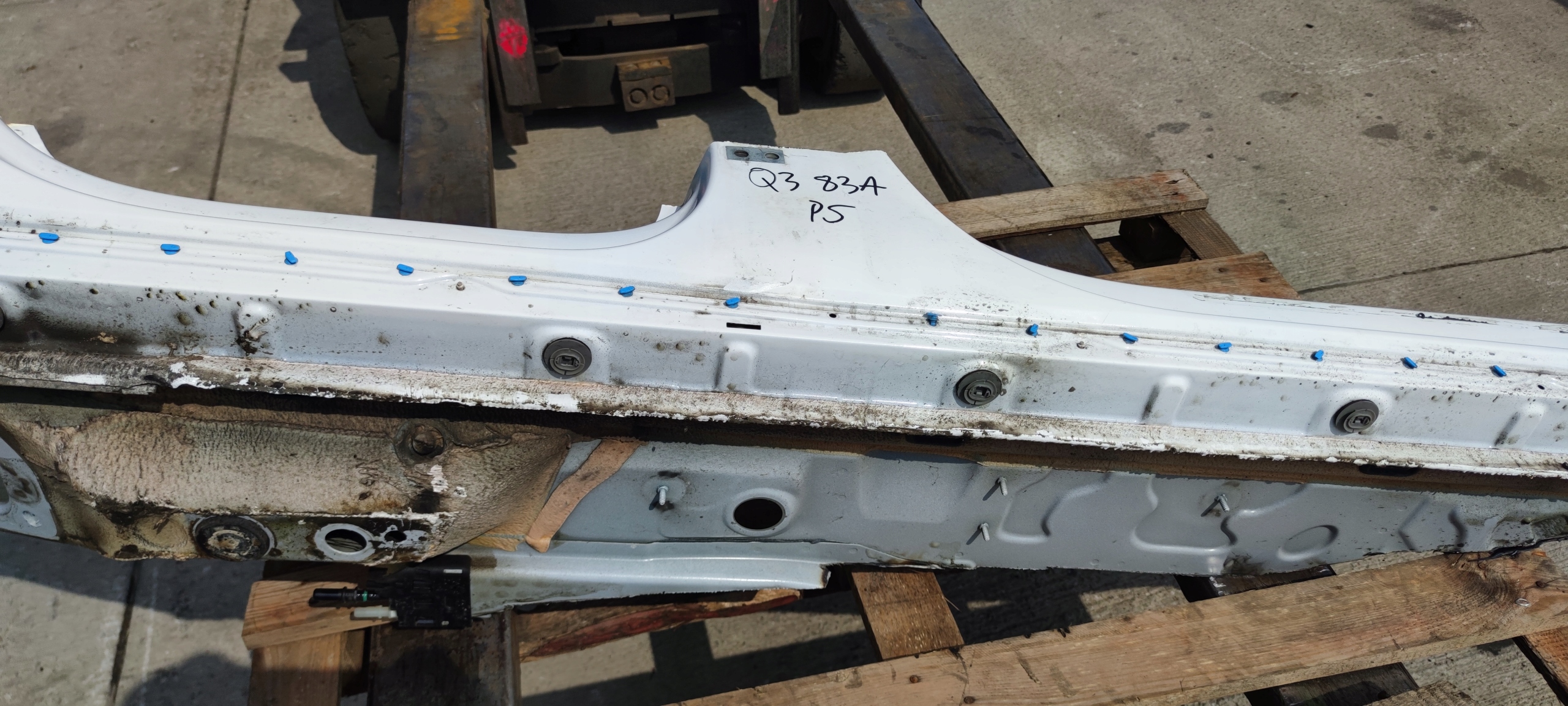 quarter threshold right side AUDI Q3 II 83A F3B