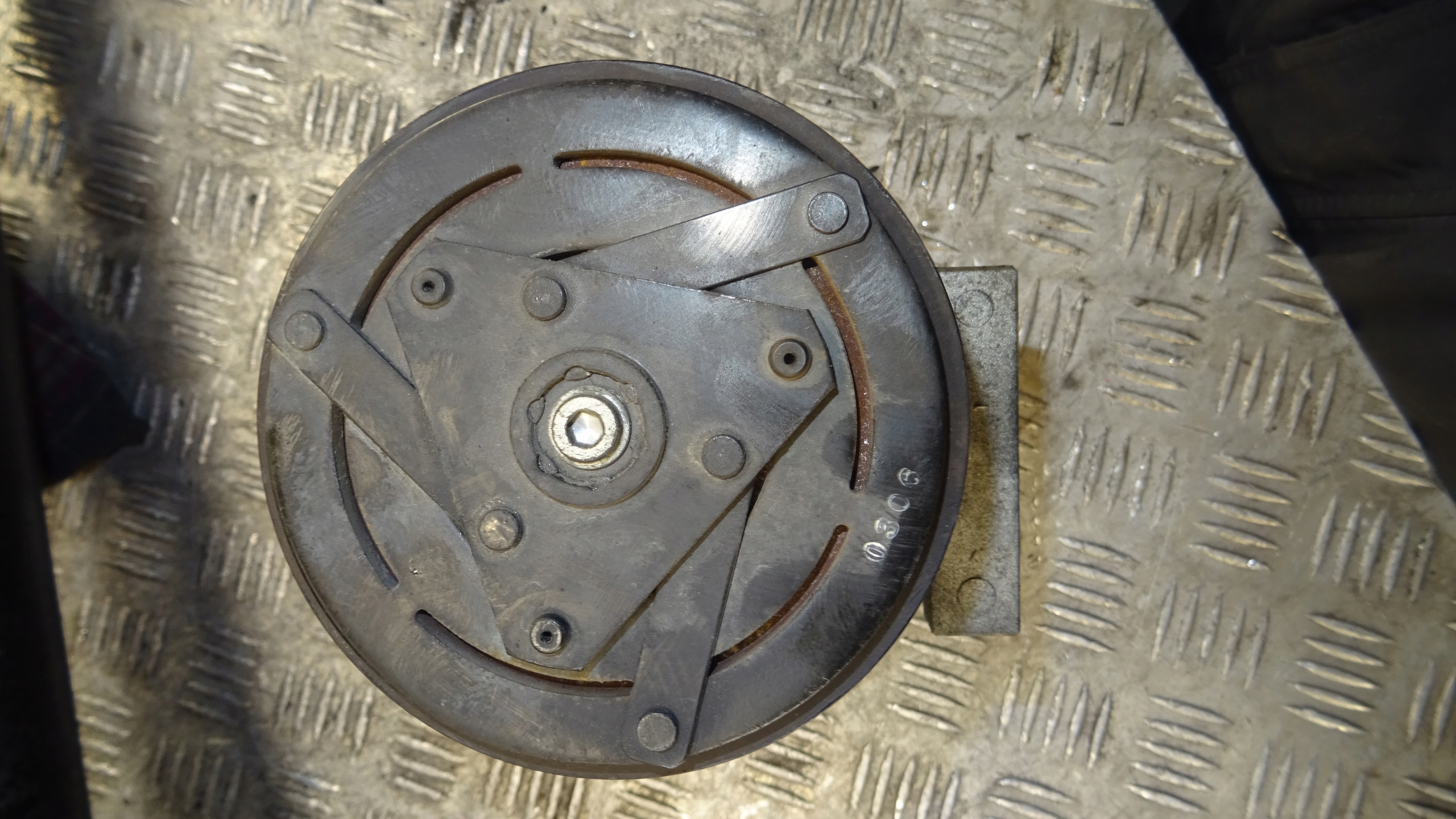 Renault OE 8200848916A compressor;, klimatyzacja