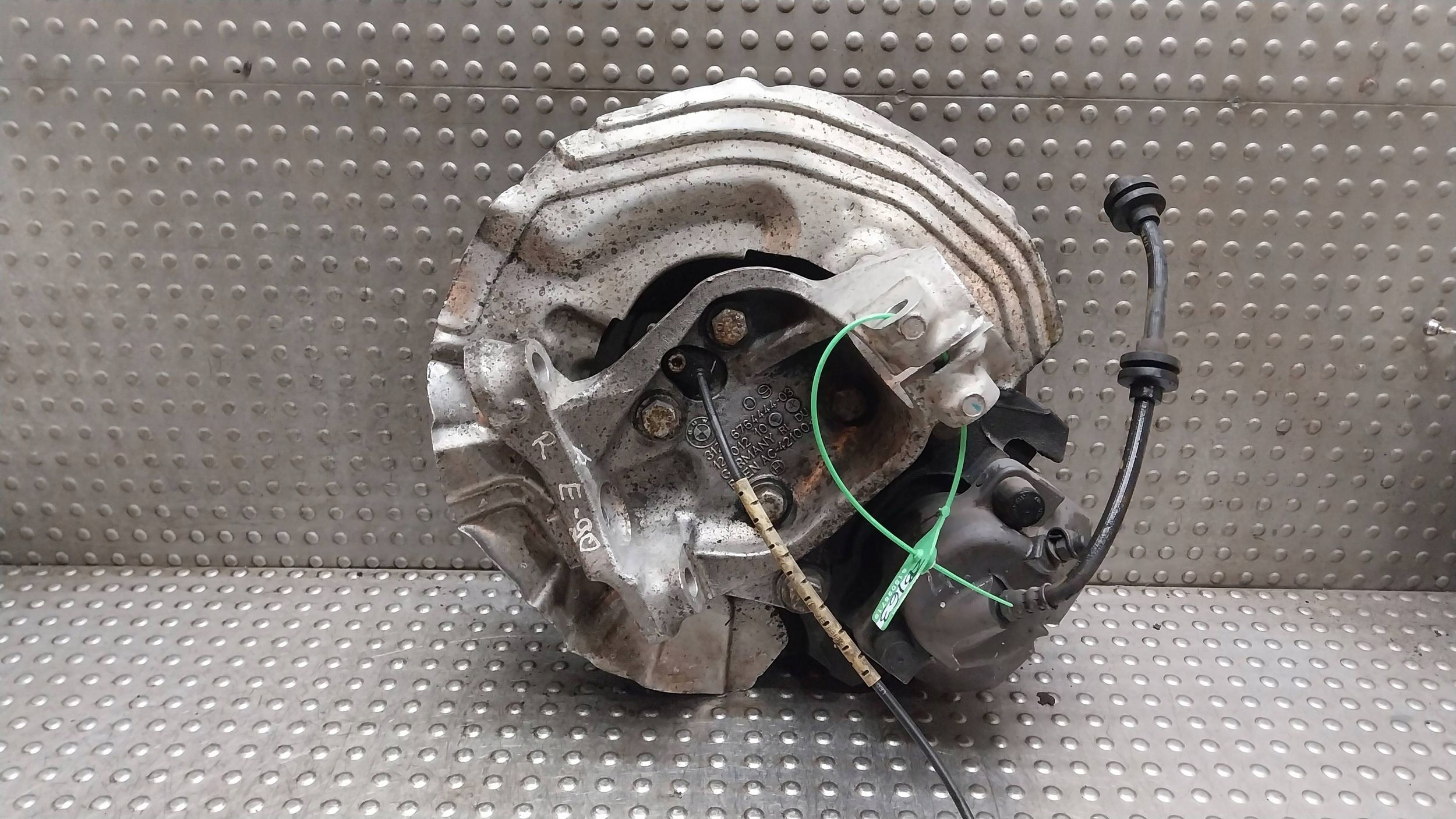 otoč čapu strmeň pravý predok 6764444 BMW E90 E91 E92 E93 E81 E82 E87