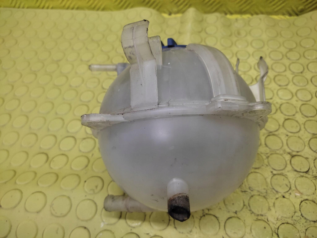 AUDI A3 8P 2.0 FSI water tank