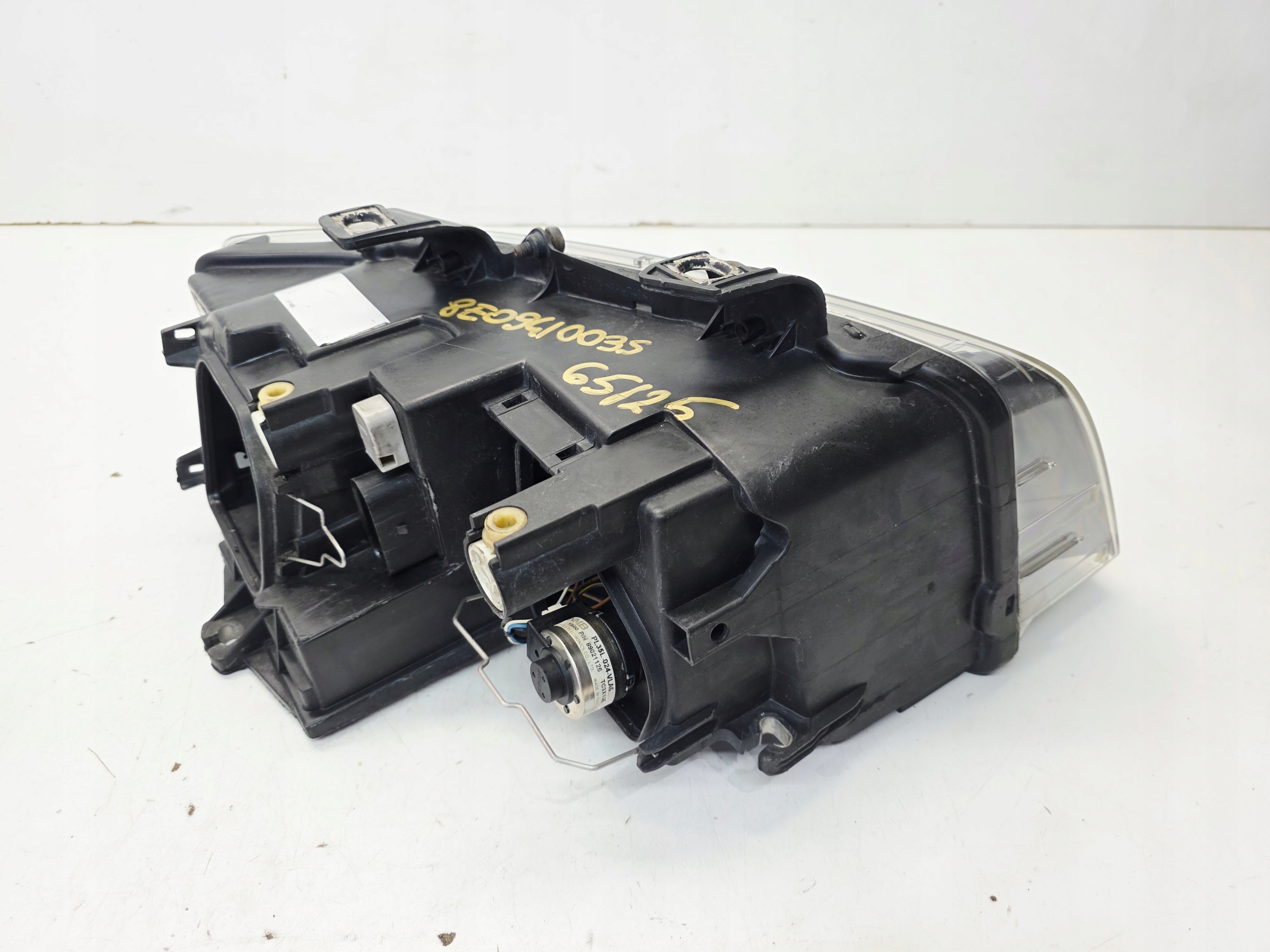 REFLEKTOR light left front XENON AUDI A4 B6 8E0941003S EU 65/25