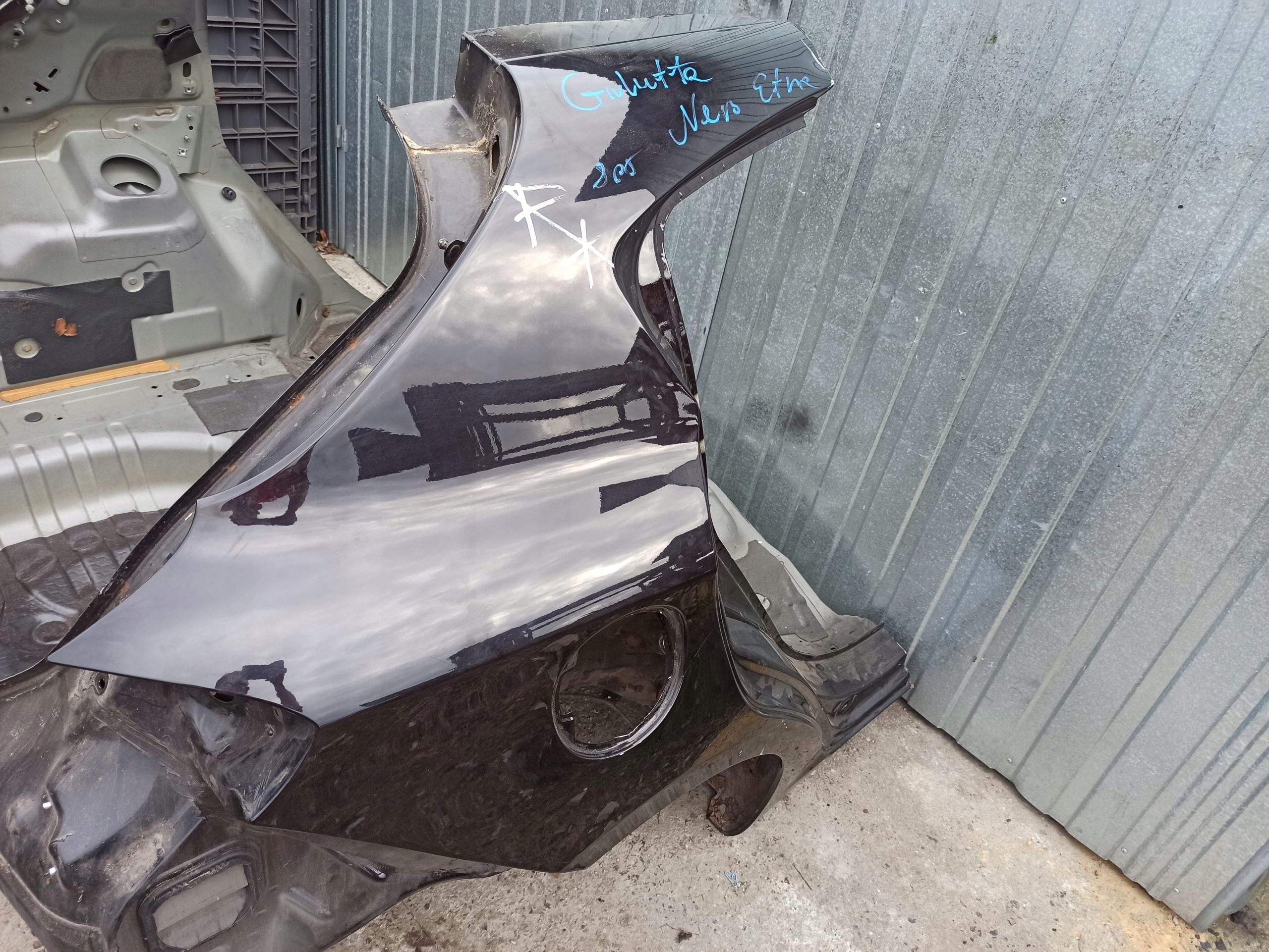 ALFA GIULIETTA PAS TYLNY WANNA PODŁOGA Błotnik ĆWIARTKA DUPA TYŁ Waga produktu z opakowaniem jednostkowym 4 kg