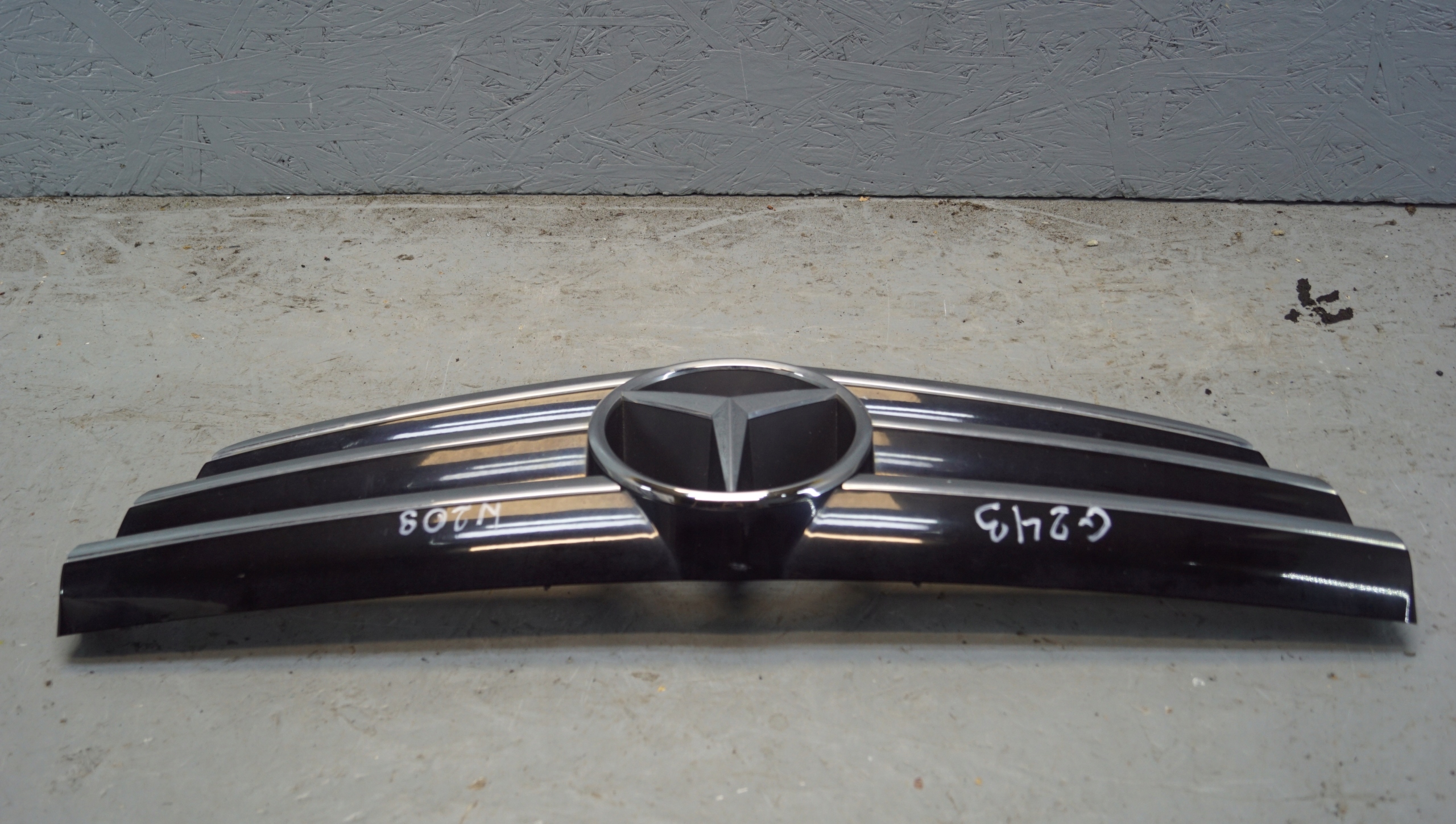 Mercedes-Benz CLK-Klasse W209 Kühlergrill FRONTGRILL Kühlergitter A2098800123 - Thumbnail 10