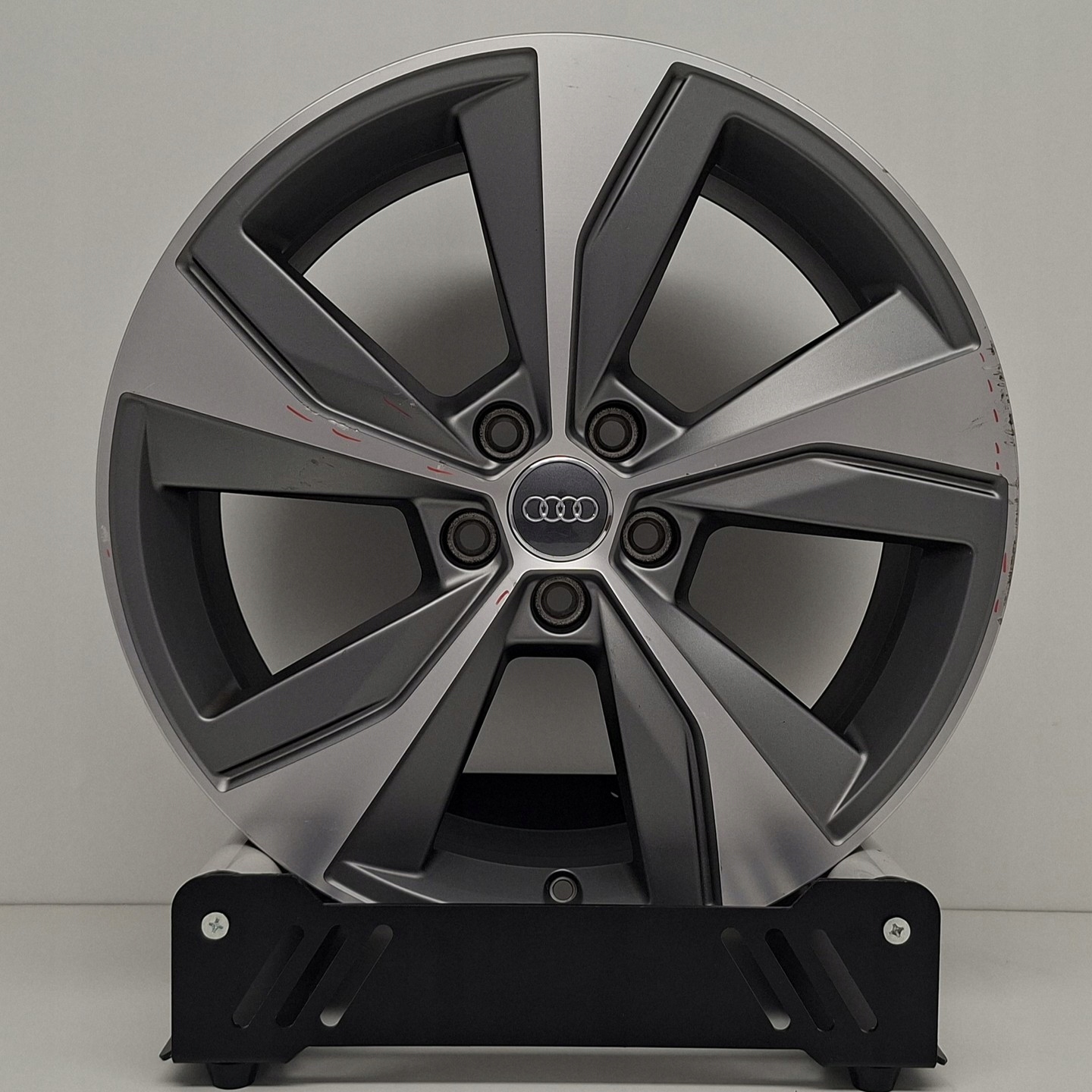 AUDI Q2 19" 81A601025AN disk hliníkový