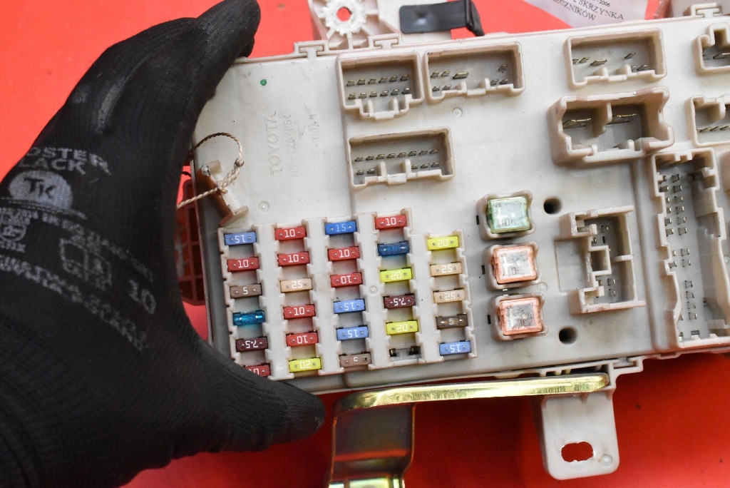 блок предохранителей 82730-33230 lexus ES 330 4 IV XV30 3.3 V6 228 ЛС