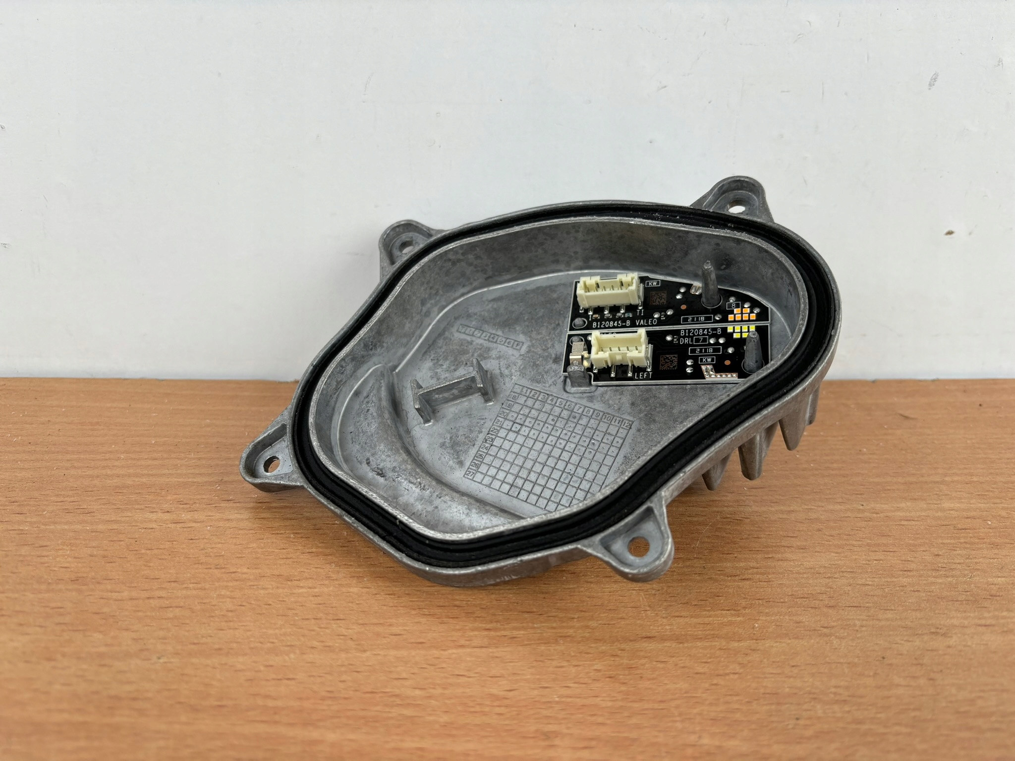 VW T-CROSS control unit module lights LED DRL E922218 K105/16