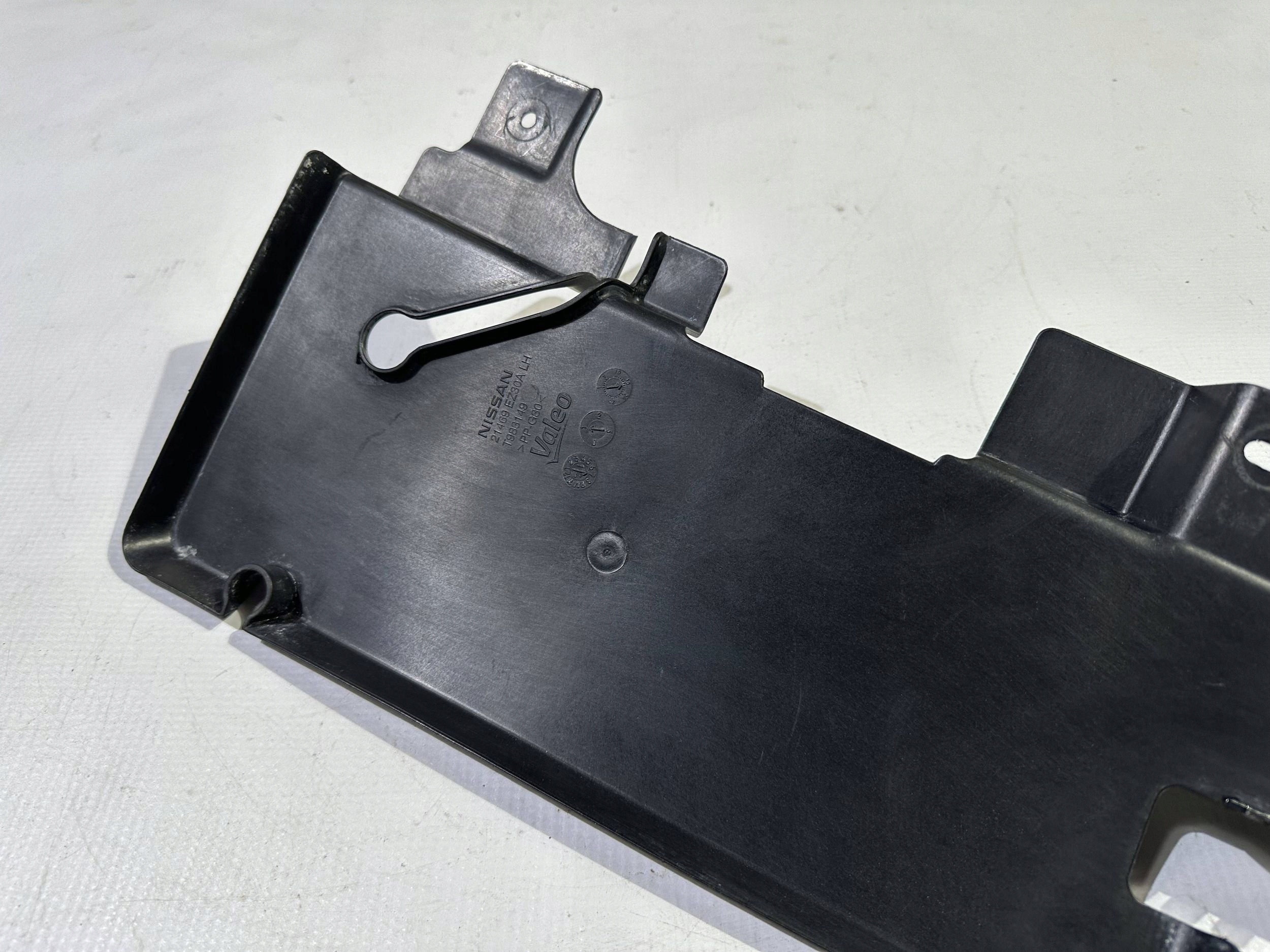 air duct air line front front left Nissan Titan 2016+