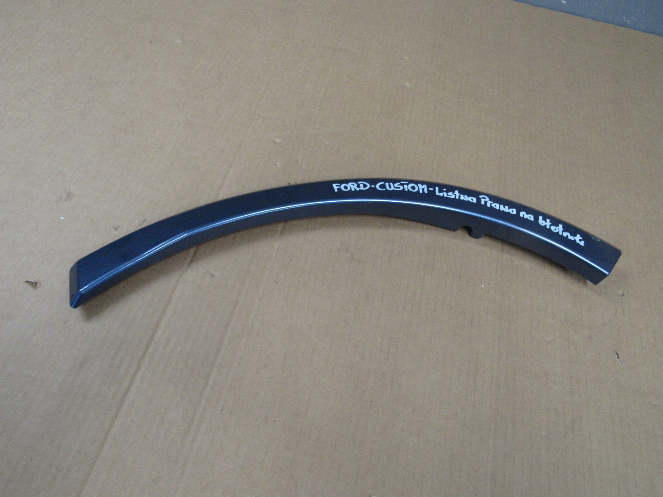 FORD CUSTOM LISTWA NA BŁOTNIK PRZÓD PRAWY