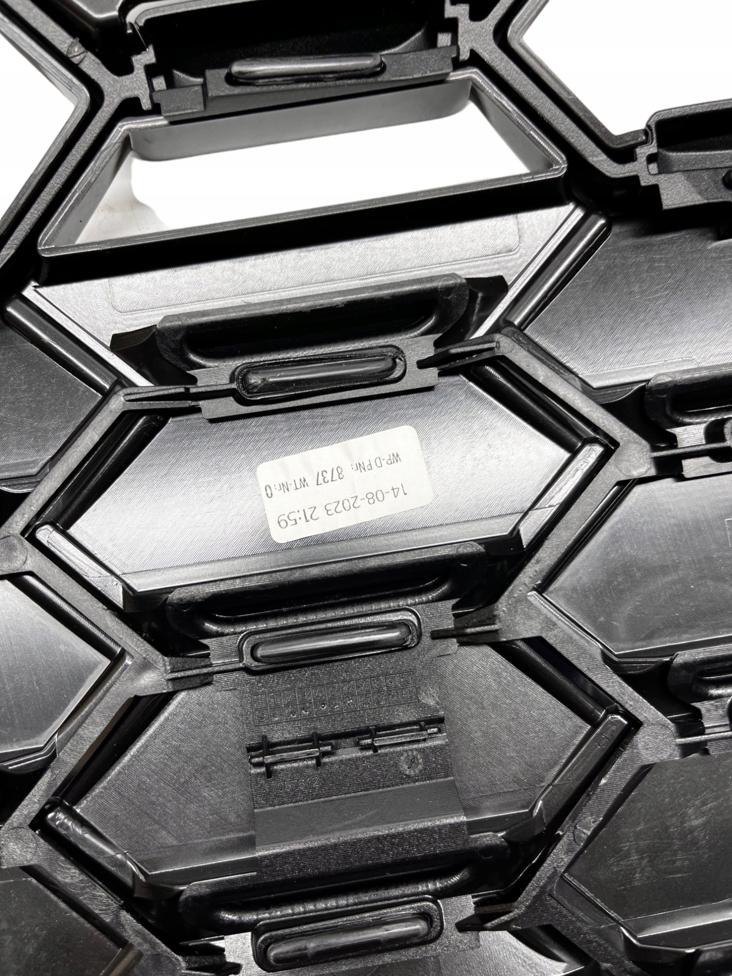 AUDI A5 S5 GRILL ATRAPA MASKOWNICA 8W6853651 8W6807349A Strona zabudowy przód