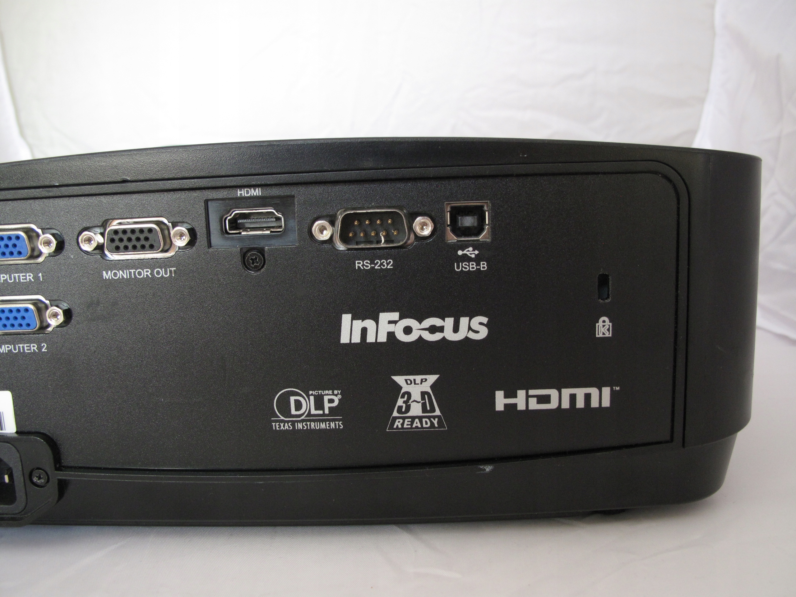 PROJEKTOR RZUTNIK INFOCUS 3200ANSI HDMI XBOX PS4 Rozdzielczość podstawowa (px) 800 x 600