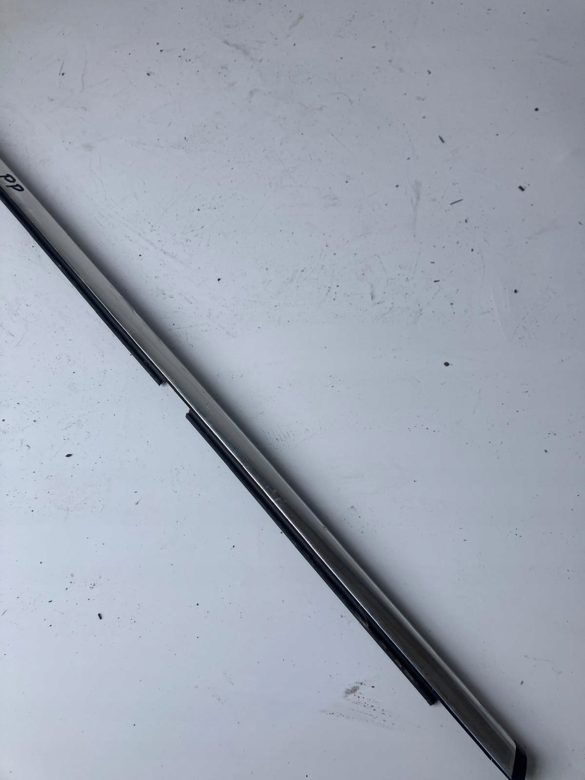 moulding dust door right front PEUGEOT 508 sedan CHROM