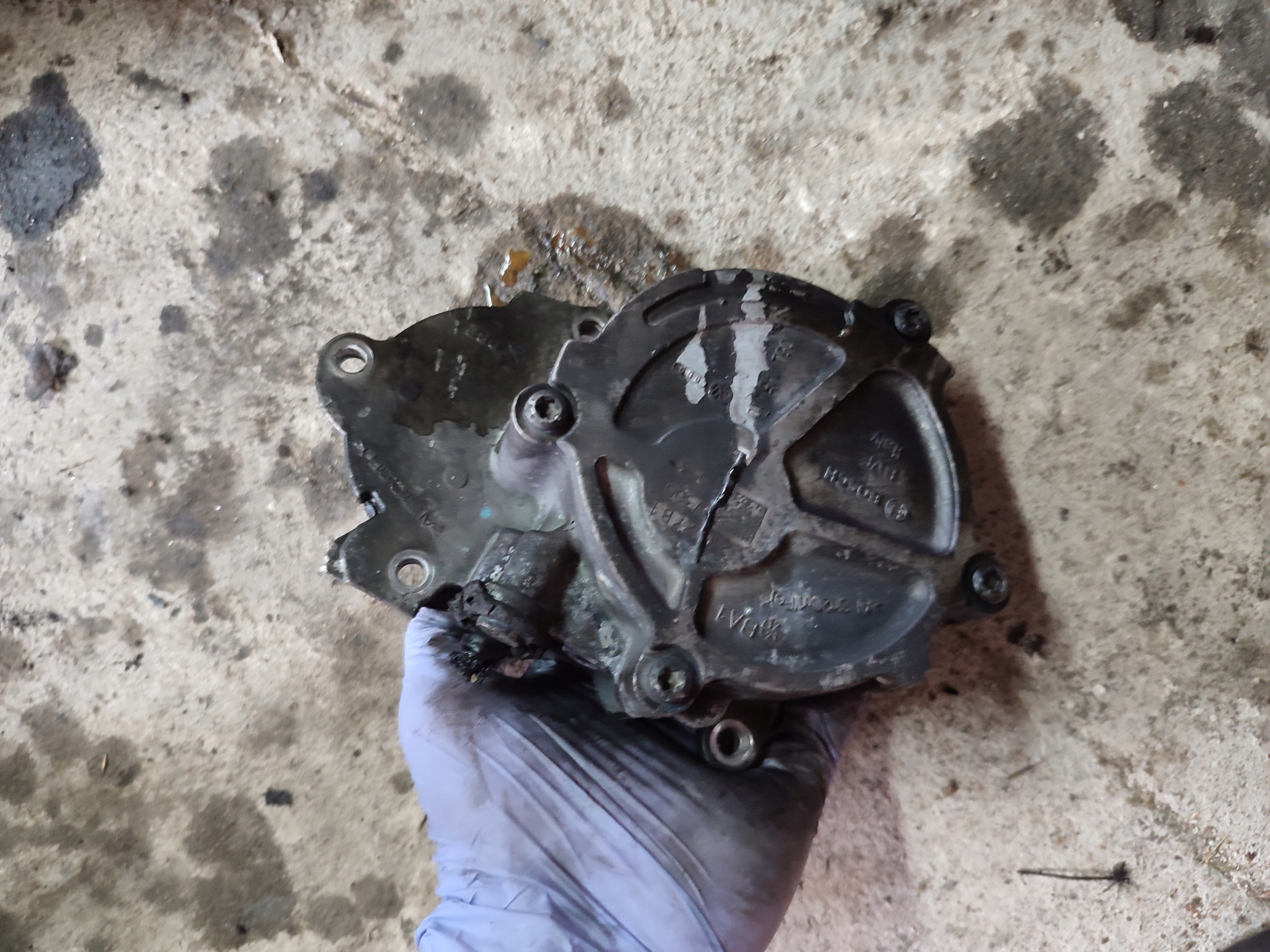 pump vacuum Audi A6 C8 2,0 TDI 05L145100B