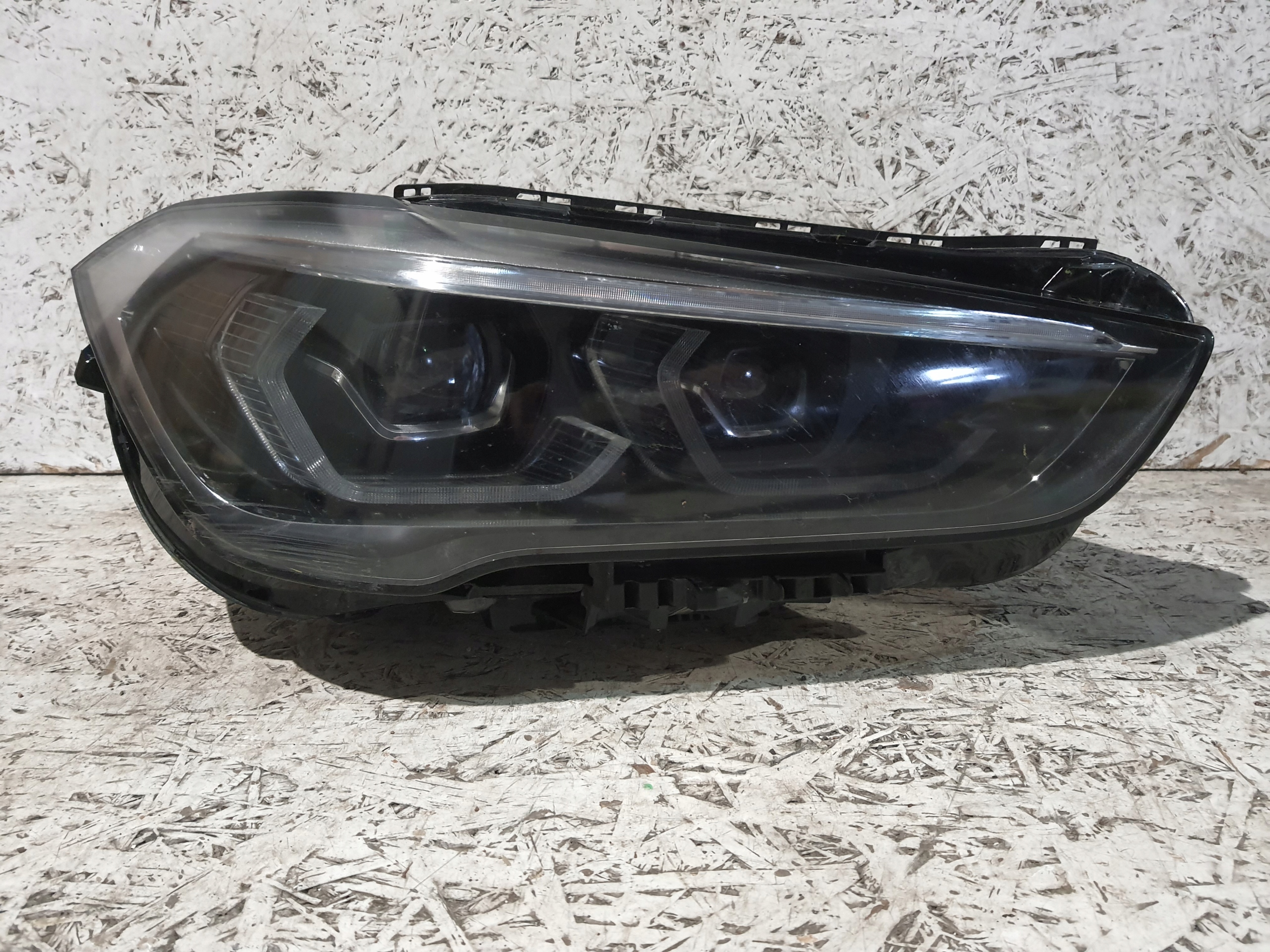 BMW X1 F48 LAMPA PRAWY PRZÓD PRAWA PRZEDNIA