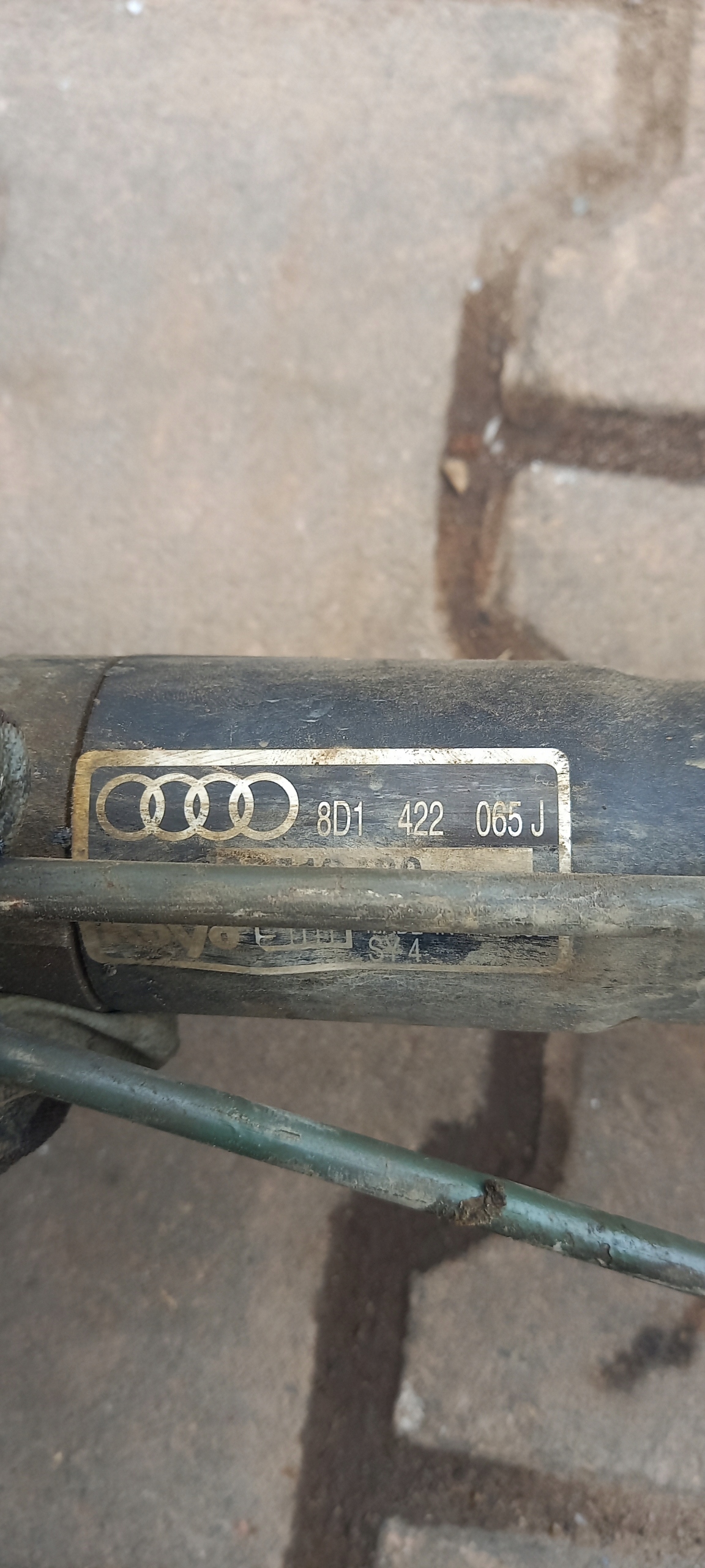 Рулевая рейка A4 B5 1.6b седан 98R 8D1422065J