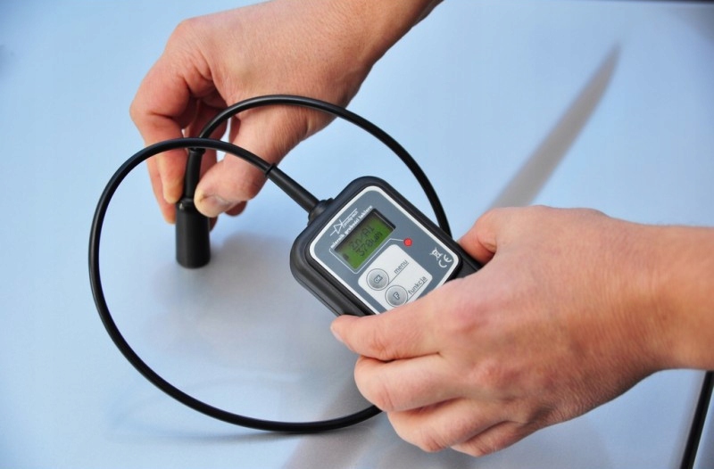 Miernik tester czujnik grubosci lakieru GL 1S Fe Producent code GL 1s