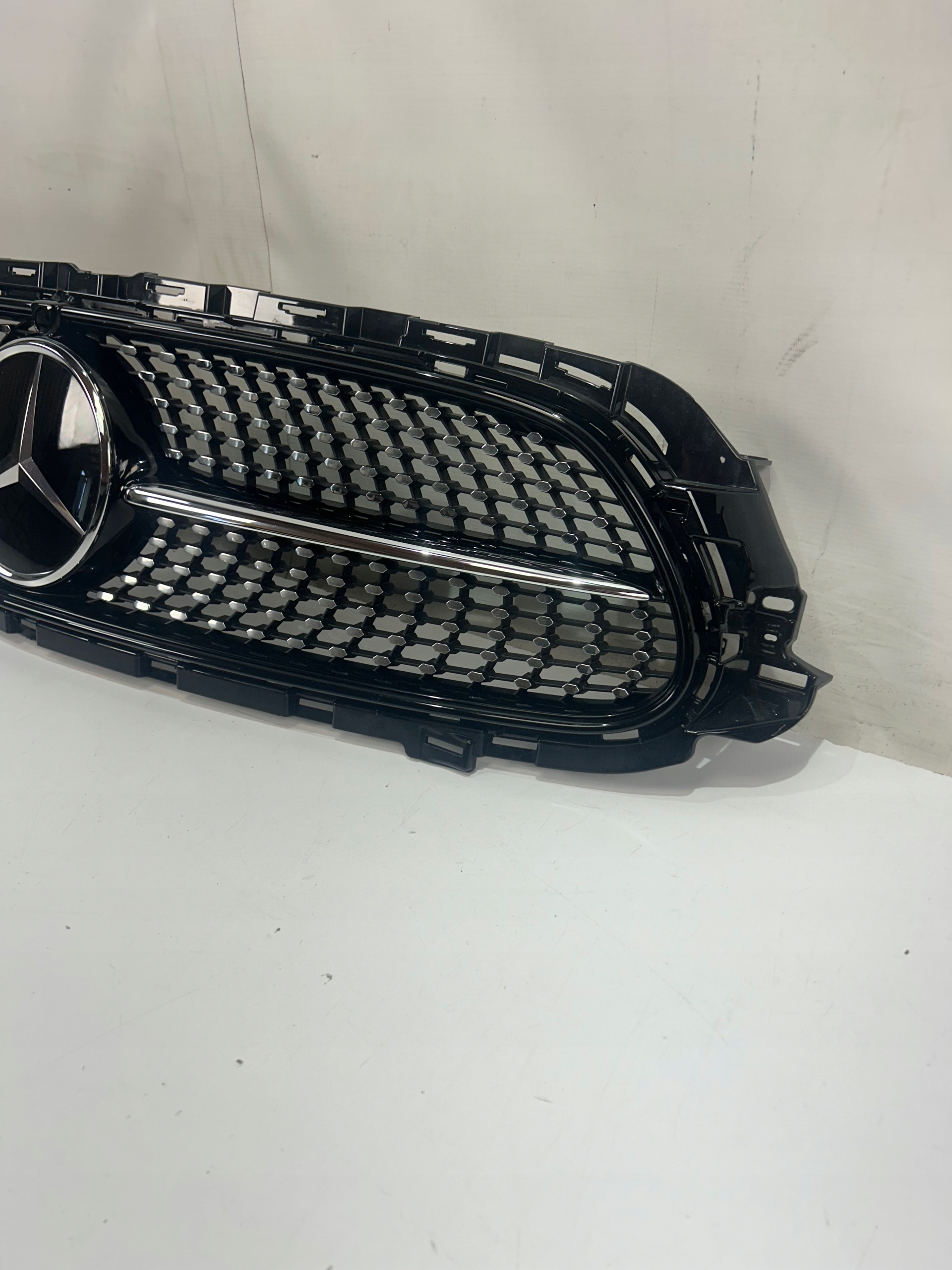 MERCEDES E COUPE W238 238 A2388883100 GRILL ATRAPA ZDERZAKA Numer katalogowy części NKO2850