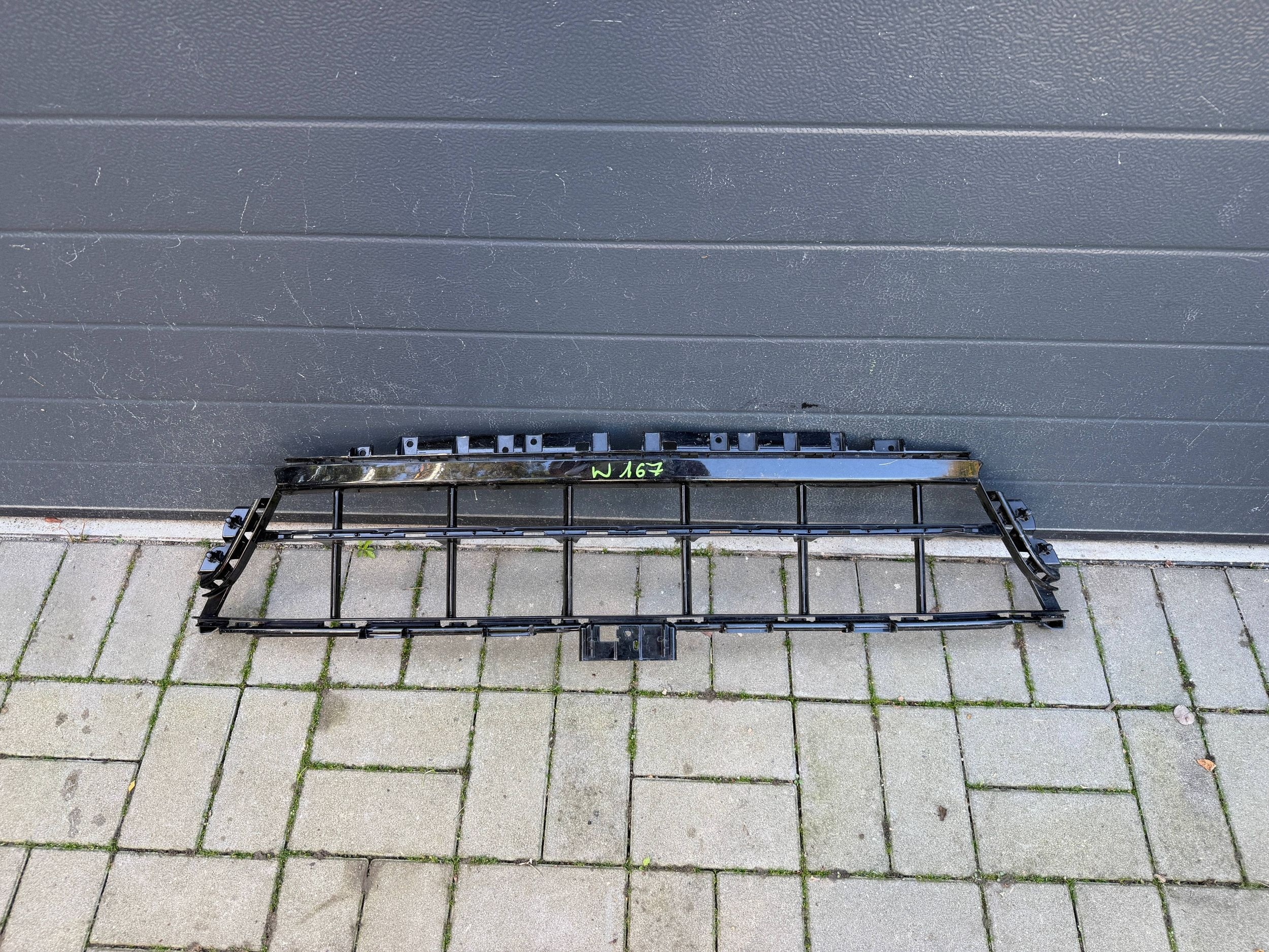 Porsche Panamera 971 grid of a bumper front front