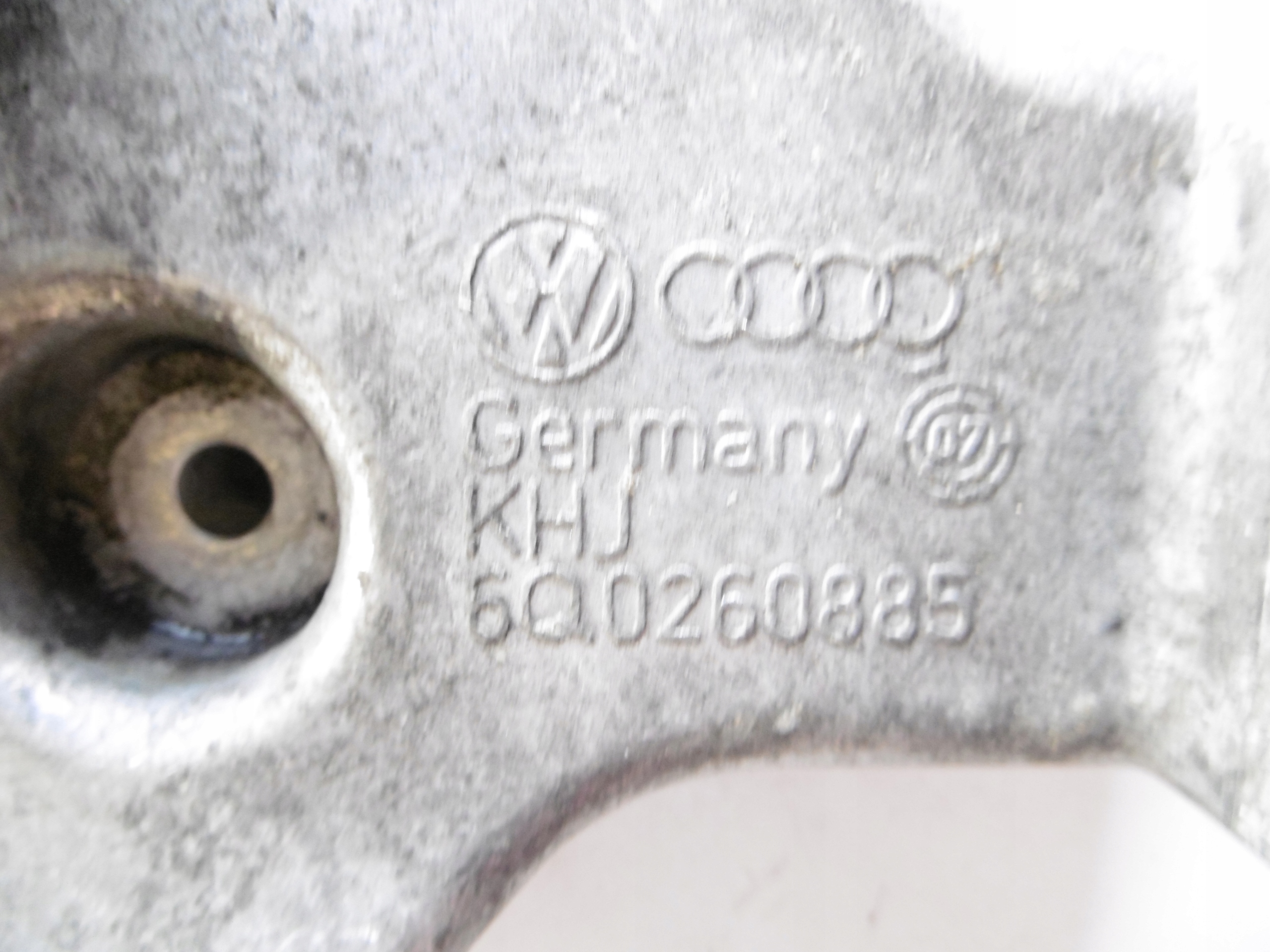 holder holder compressor; 1.6 VW SEAT SKODA 6Q0260885