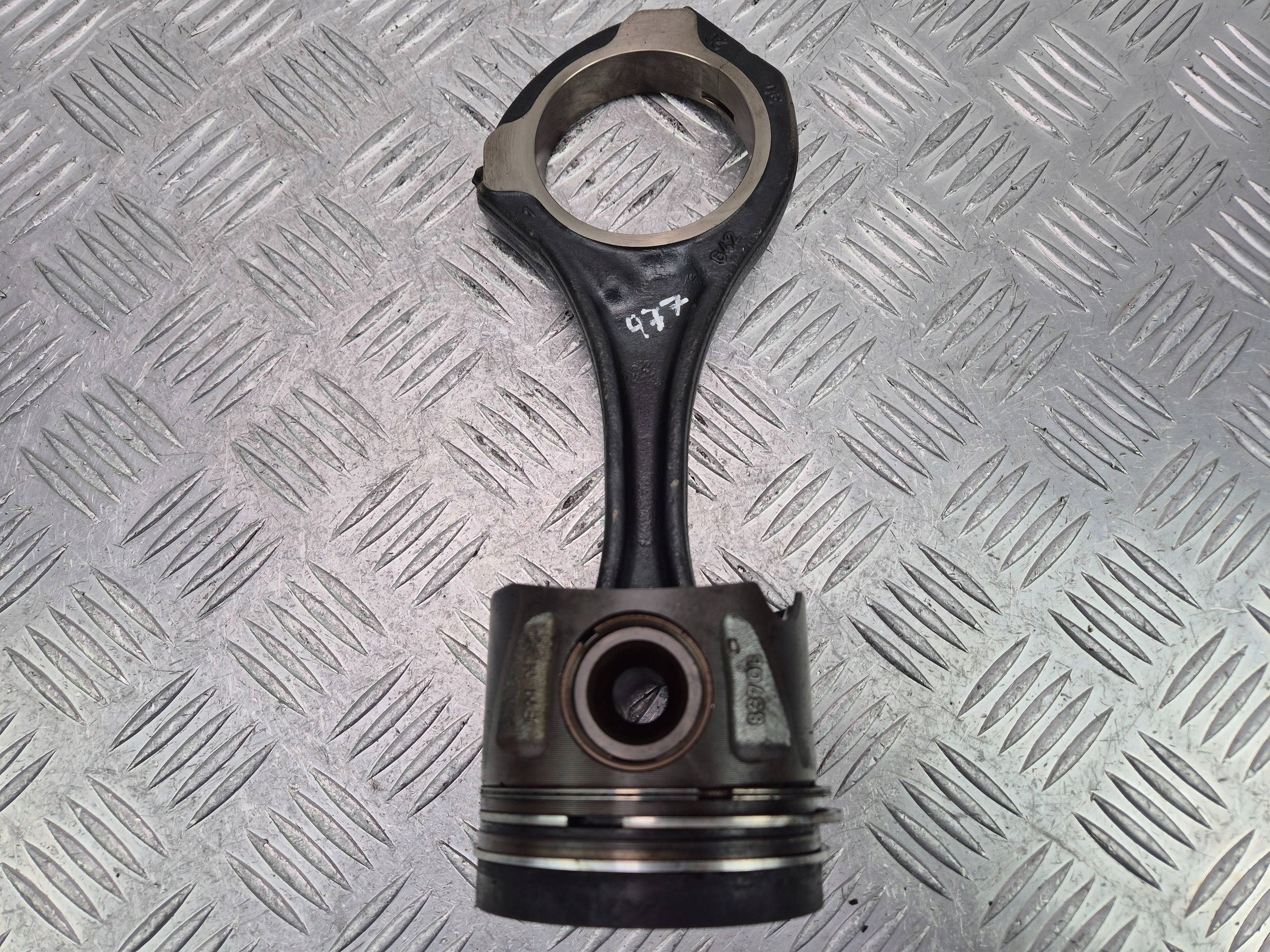 piston with connecting rod Mercedes E350 CDI W212 8370B 642.852