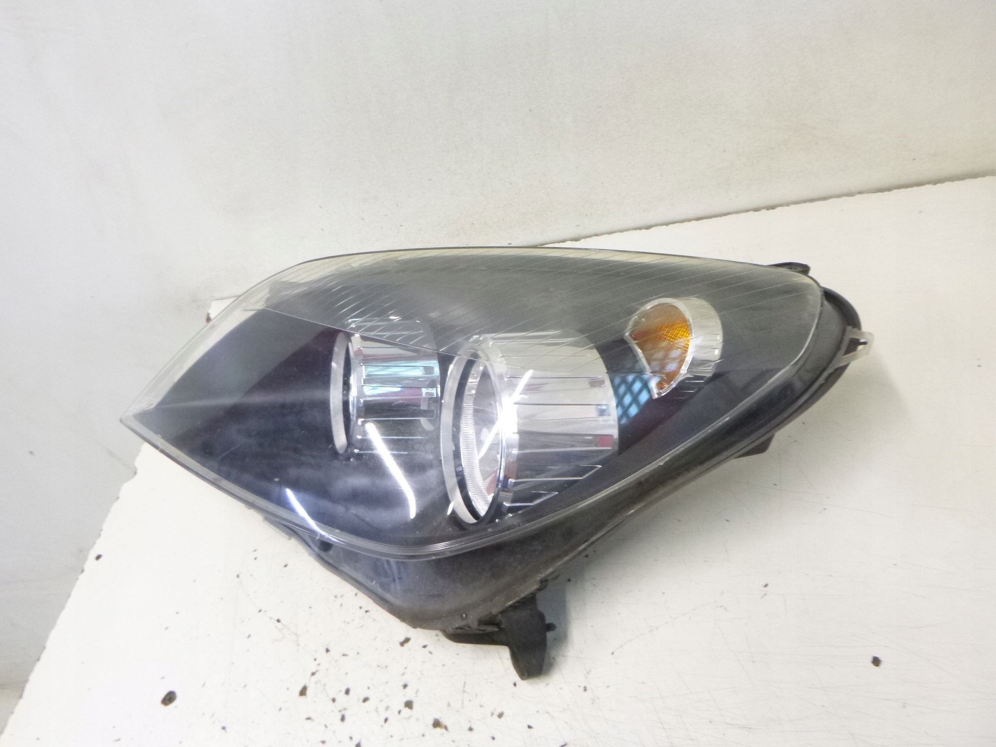 light front Opel Astra H 2006r. 1EG270370