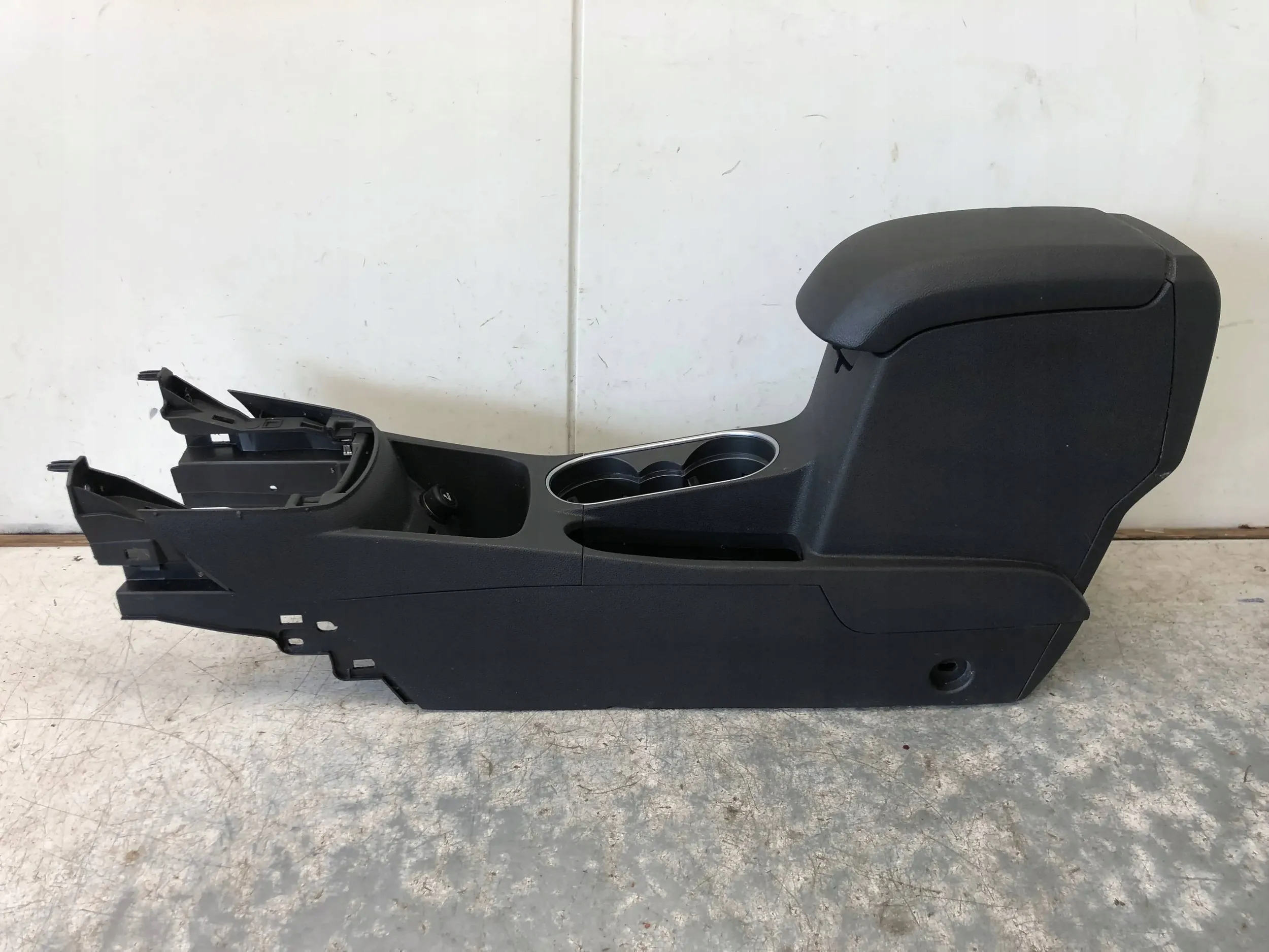 TUNEL central armrest FORD FIESTA MK7