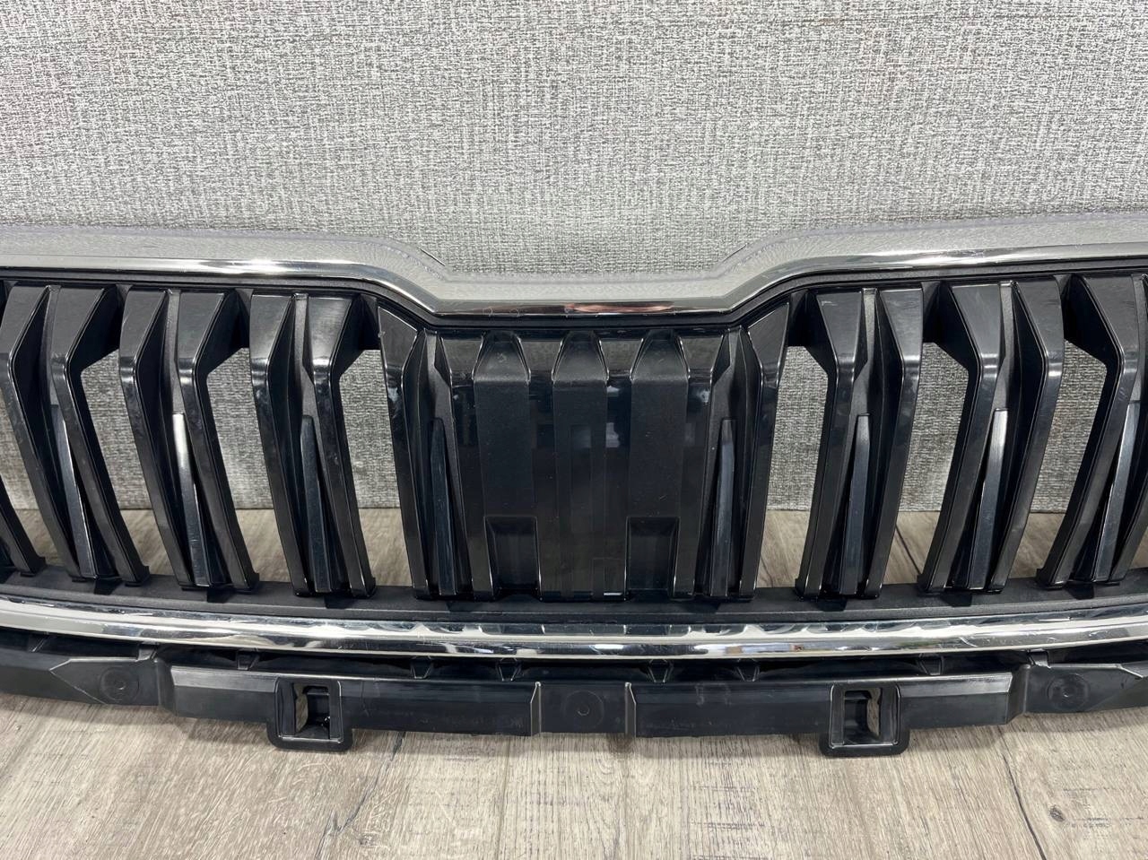 SKODA KAROQ 2017-> maska maska nárazníku předek 57A853653G
