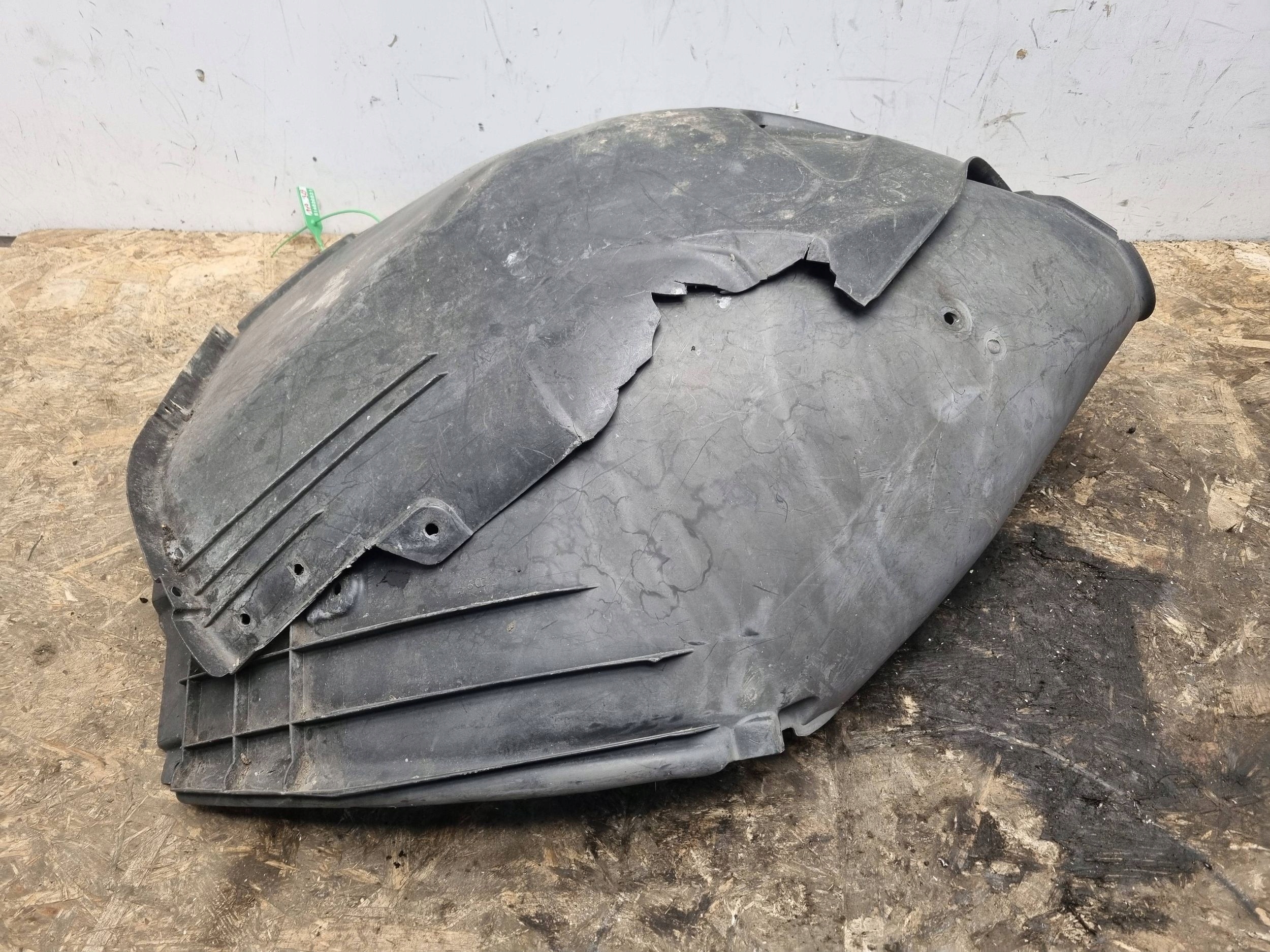 mudguard left front 8223375 BMW 7 E65 E66