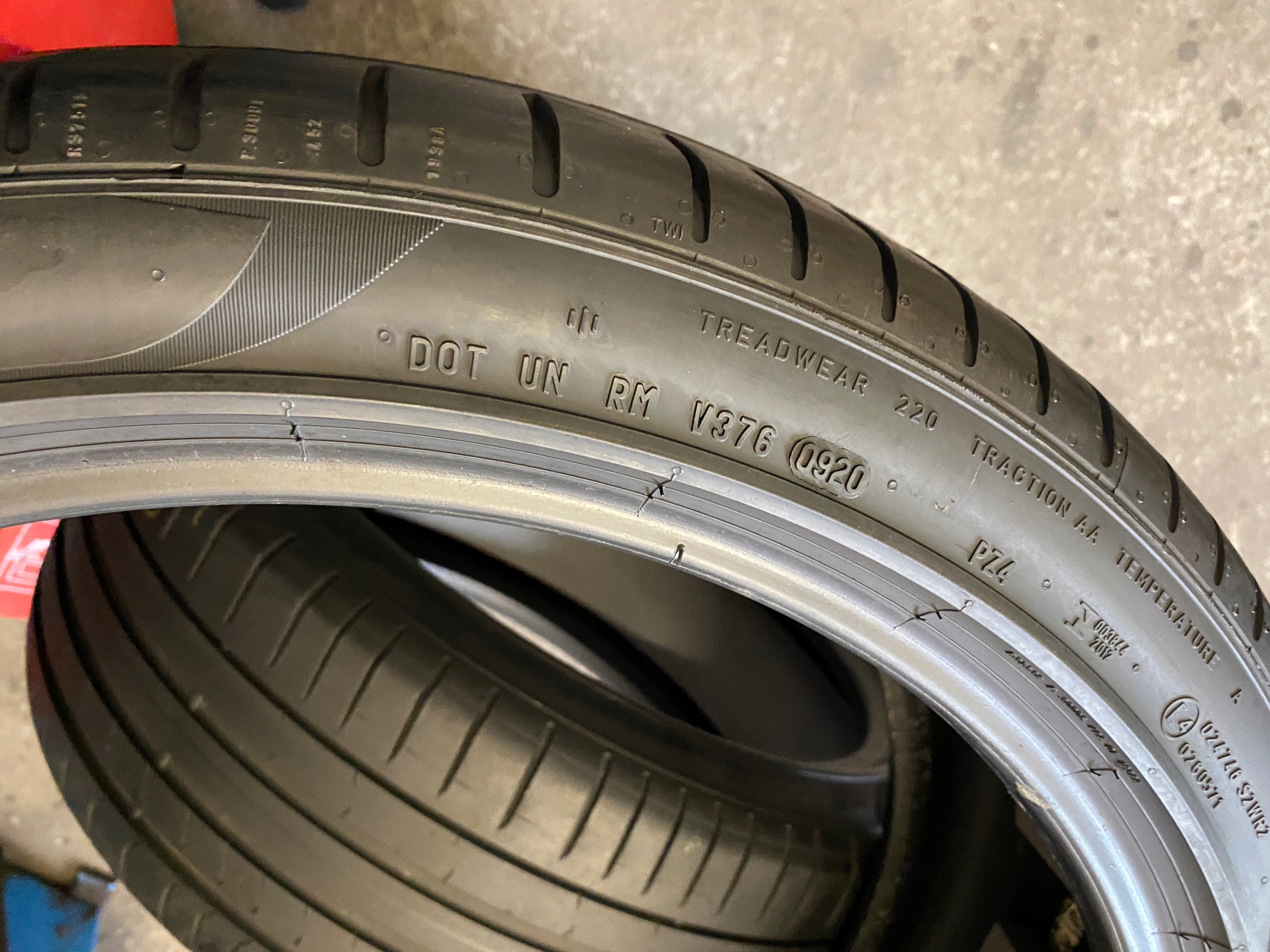 2 tyres summer 255/40R21 Pirelli P ZERO PZ4 6mm