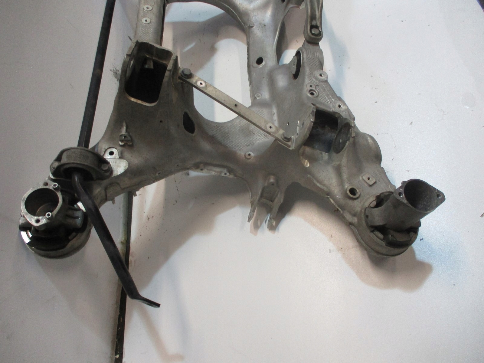 KOŁYSKA SANKI WÓZEK PORSCHE PANAMERA 4S 971 TYŁ Producent części Porsche OE