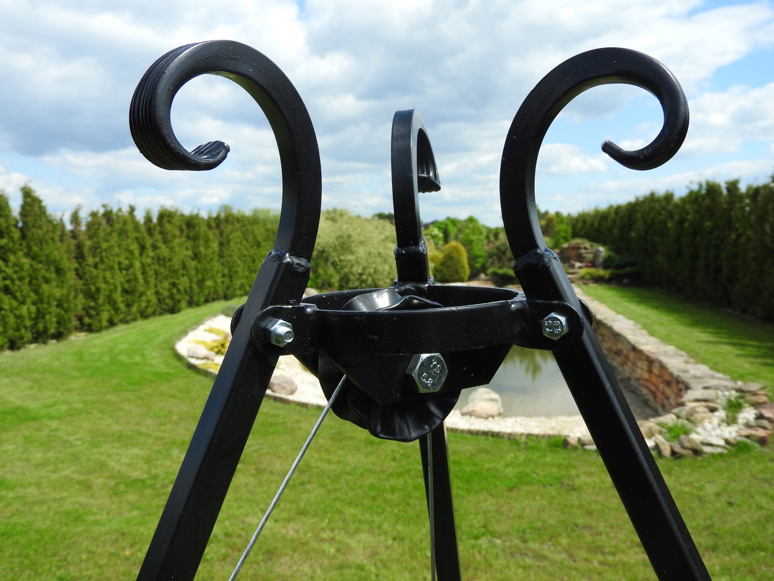 GRILL TRÓJNÓG OGNISKOWY OGRODOWY RUSZT 60 KORBKA Wysokość produktu 185 cm
