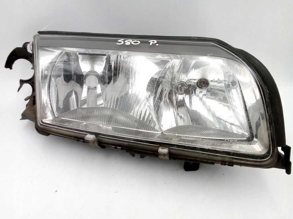 Volvo S80 and light right front front EU