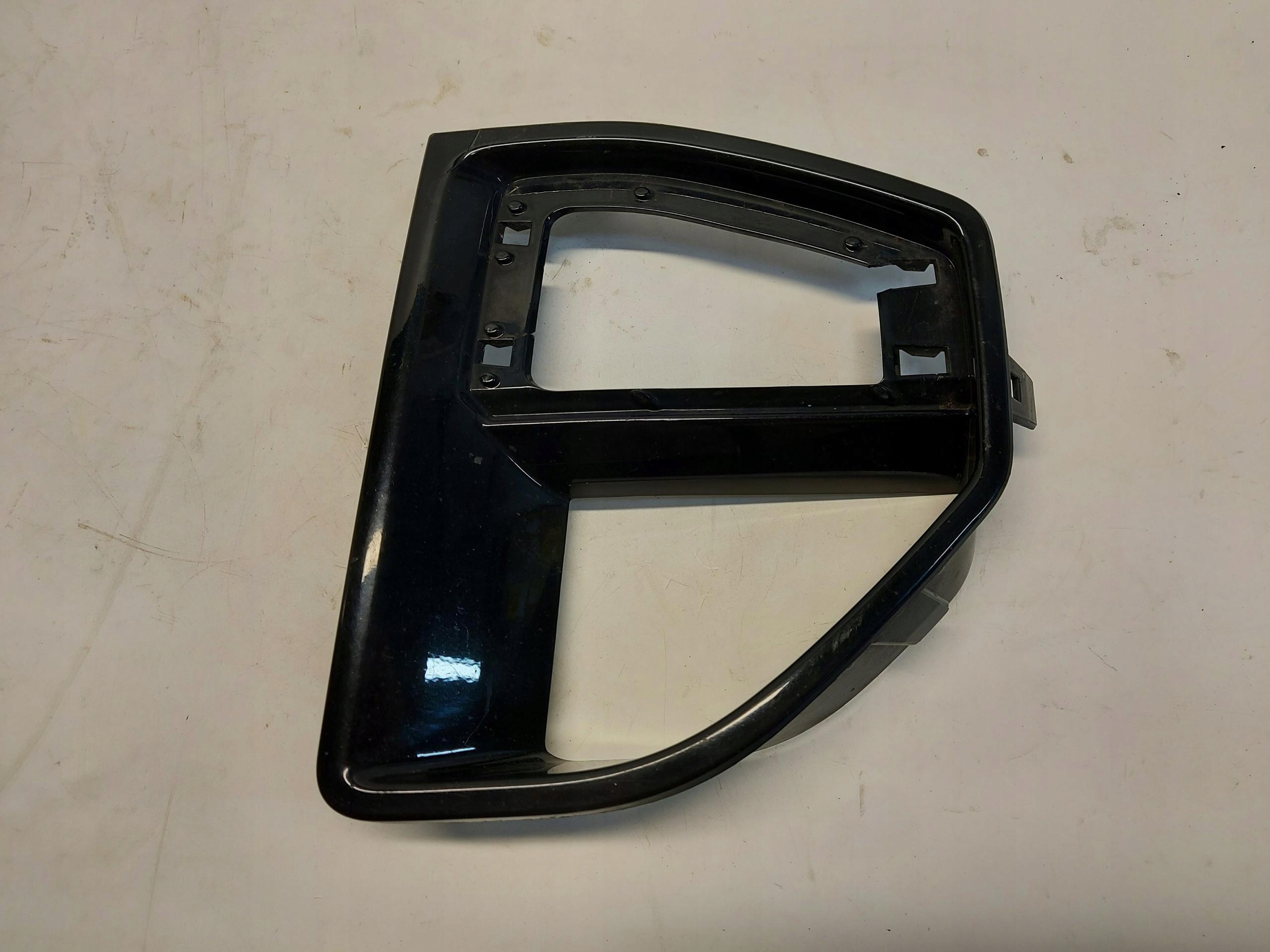 BMW G05 X5 3.0d 2019r grid of a bumper left front 8074269