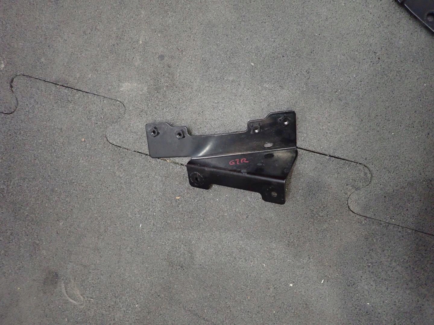 Stütze Halter NISSAN GTR