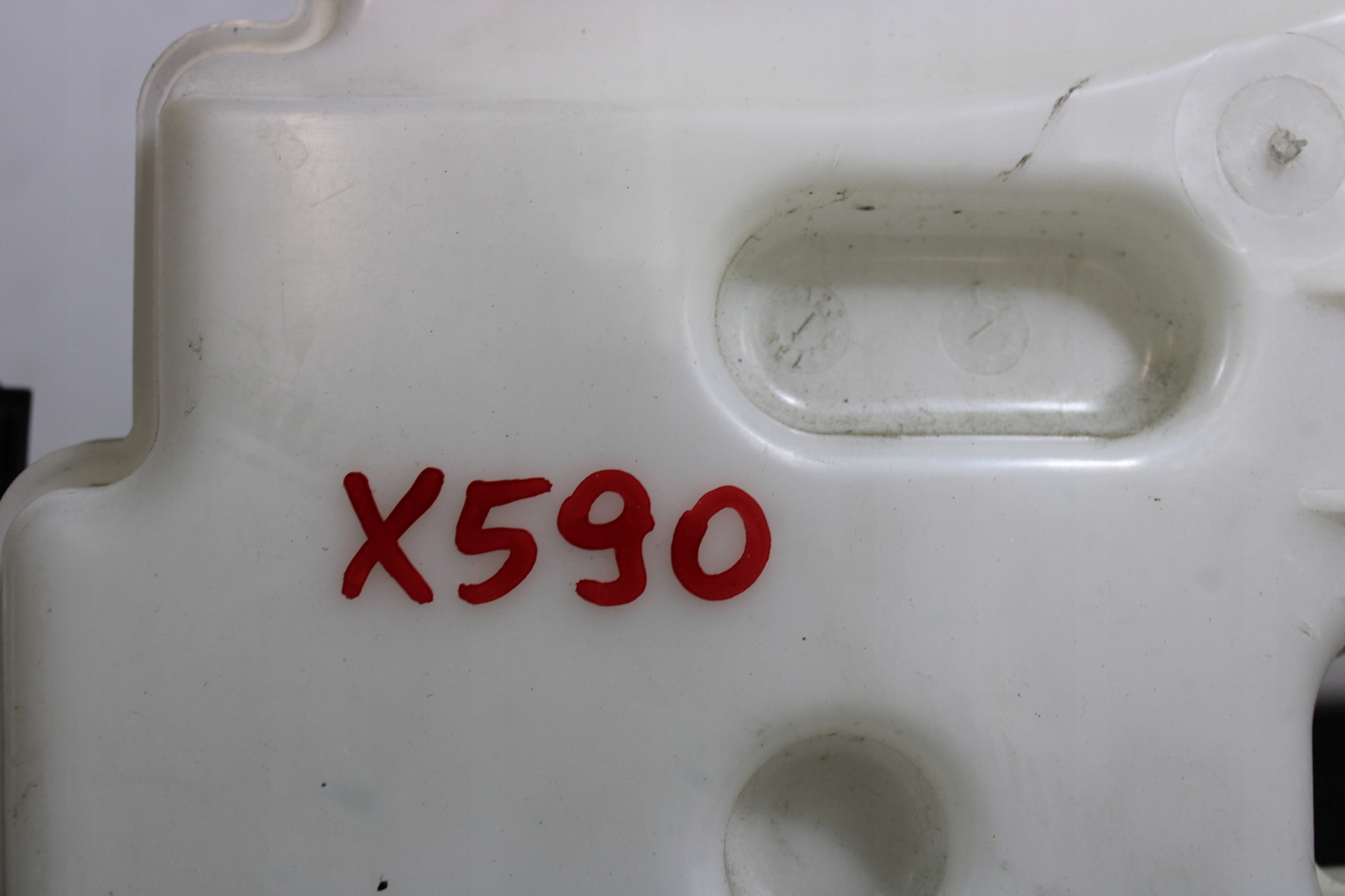washer fluid tank J9D3-17B613-A JAGUAR and-PACE X590 EV400
