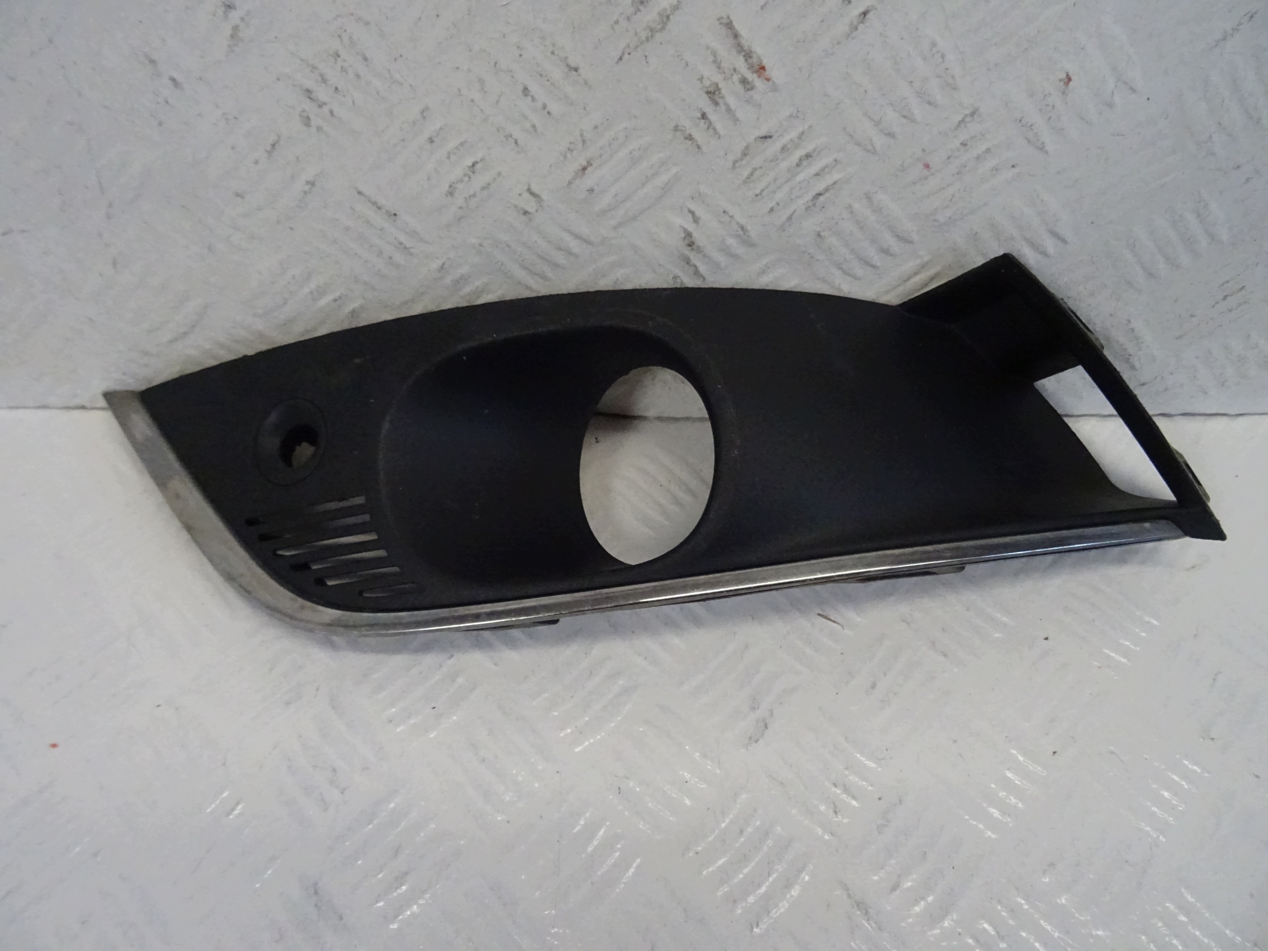 grid of a bumper left front RENAULT MEGANE IV 261A32853R