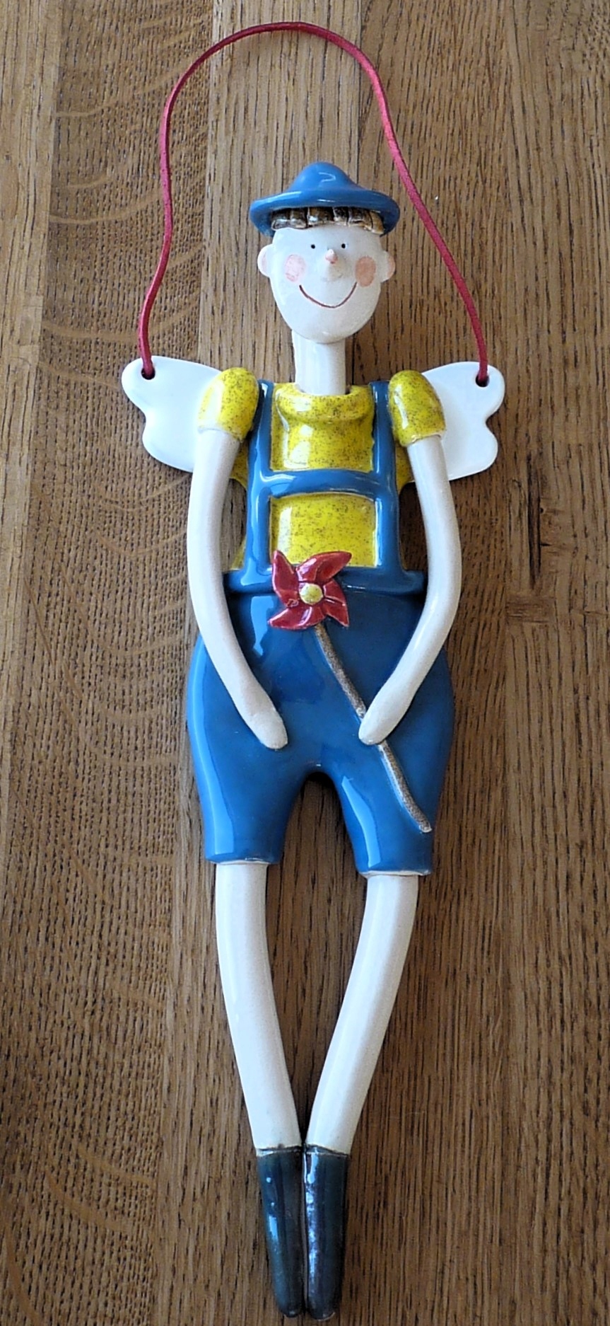 Keramická figurka Anděl Modrý Chlapec s větrným mlýnem Dárek socha 26 cm